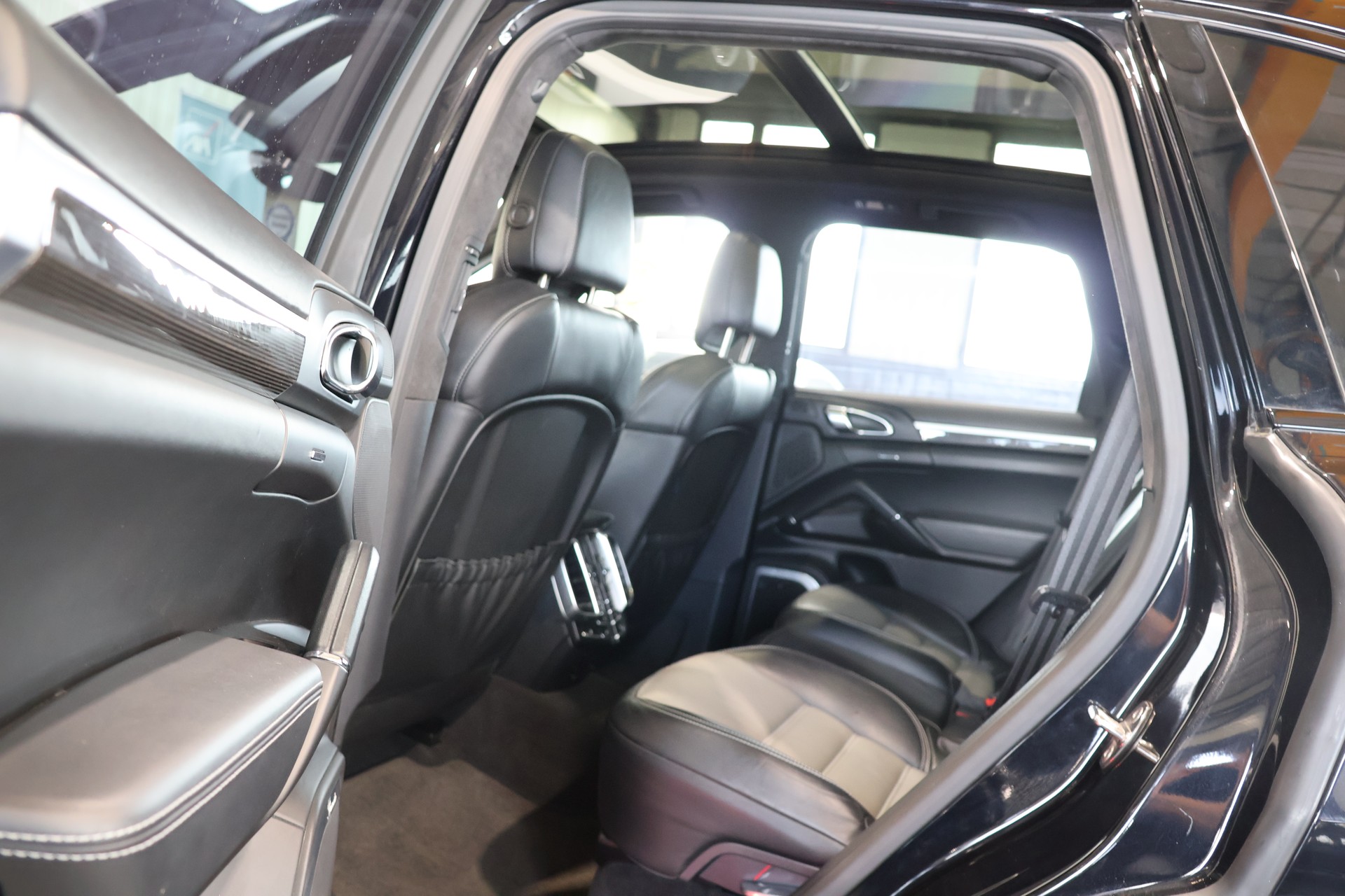 PORSCHE Cayenne Turbo S-image-14
