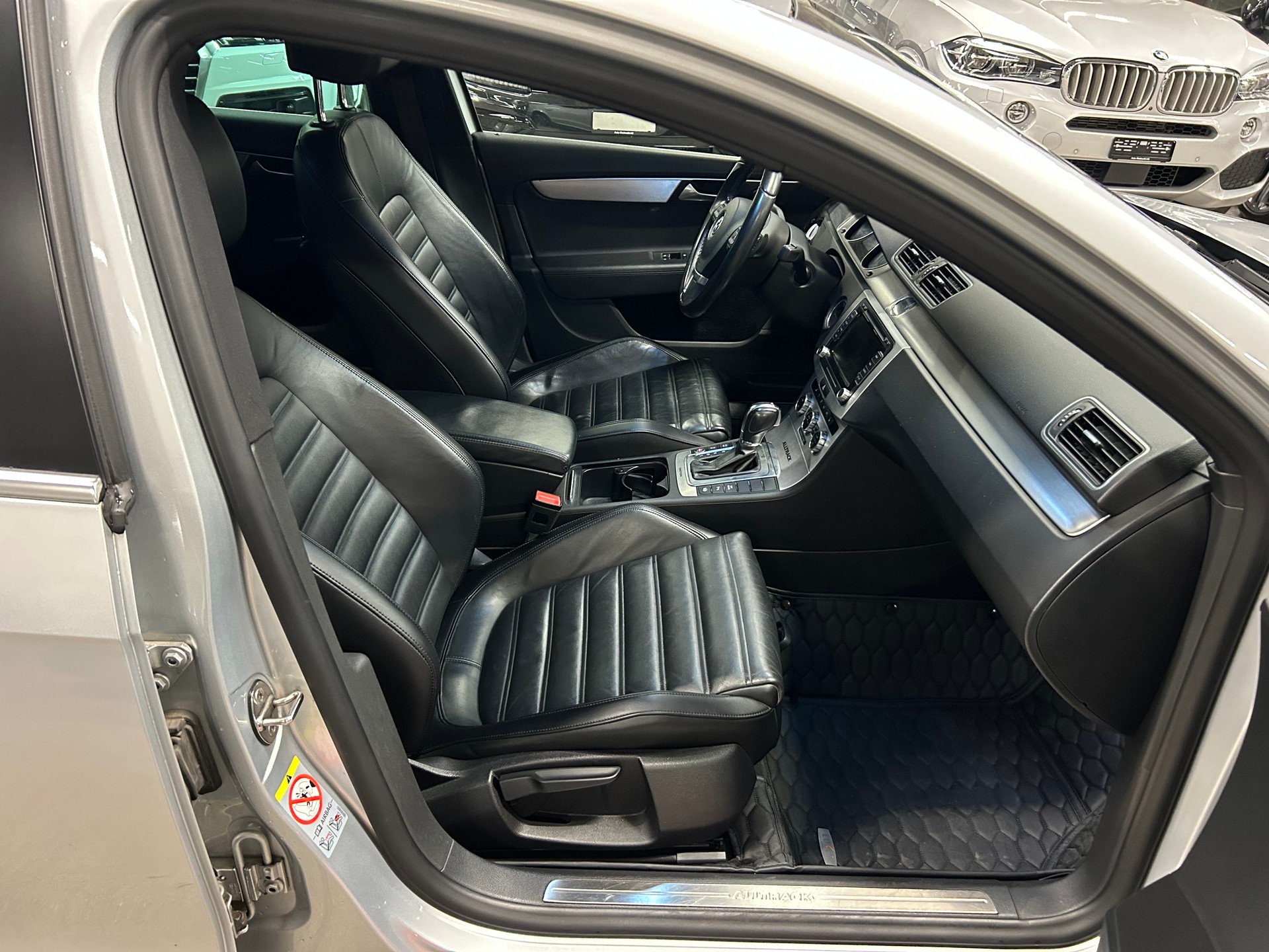 VW Passat Alltrack 2.0 TSI 4Motion DSG-image-12