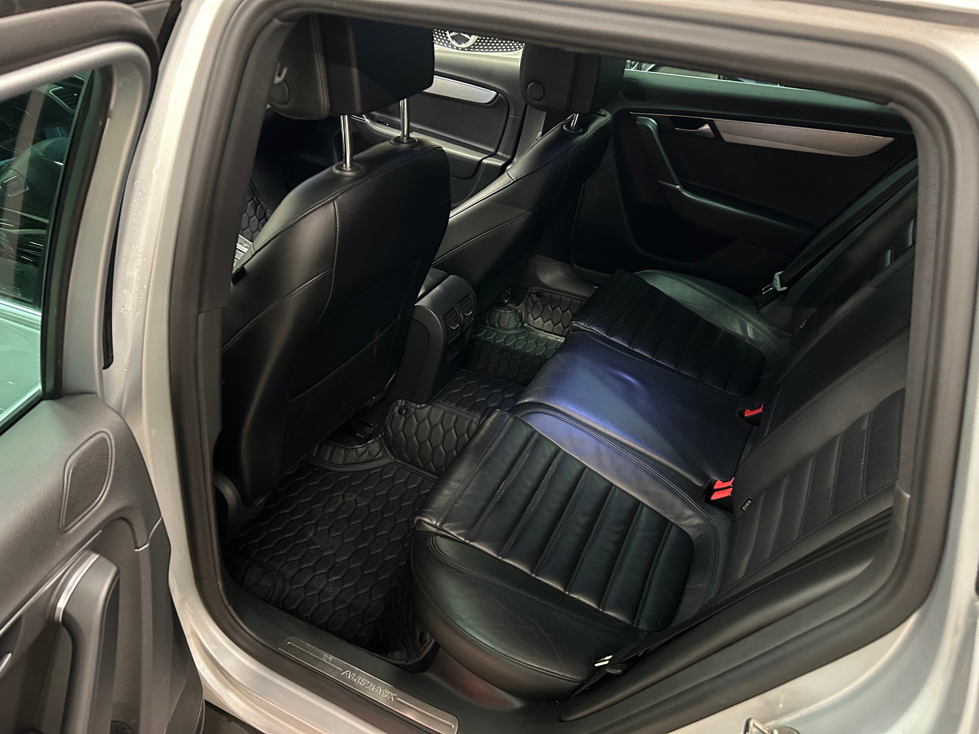 VW Passat Alltrack 2.0 TSI 4Motion DSG-image-10
