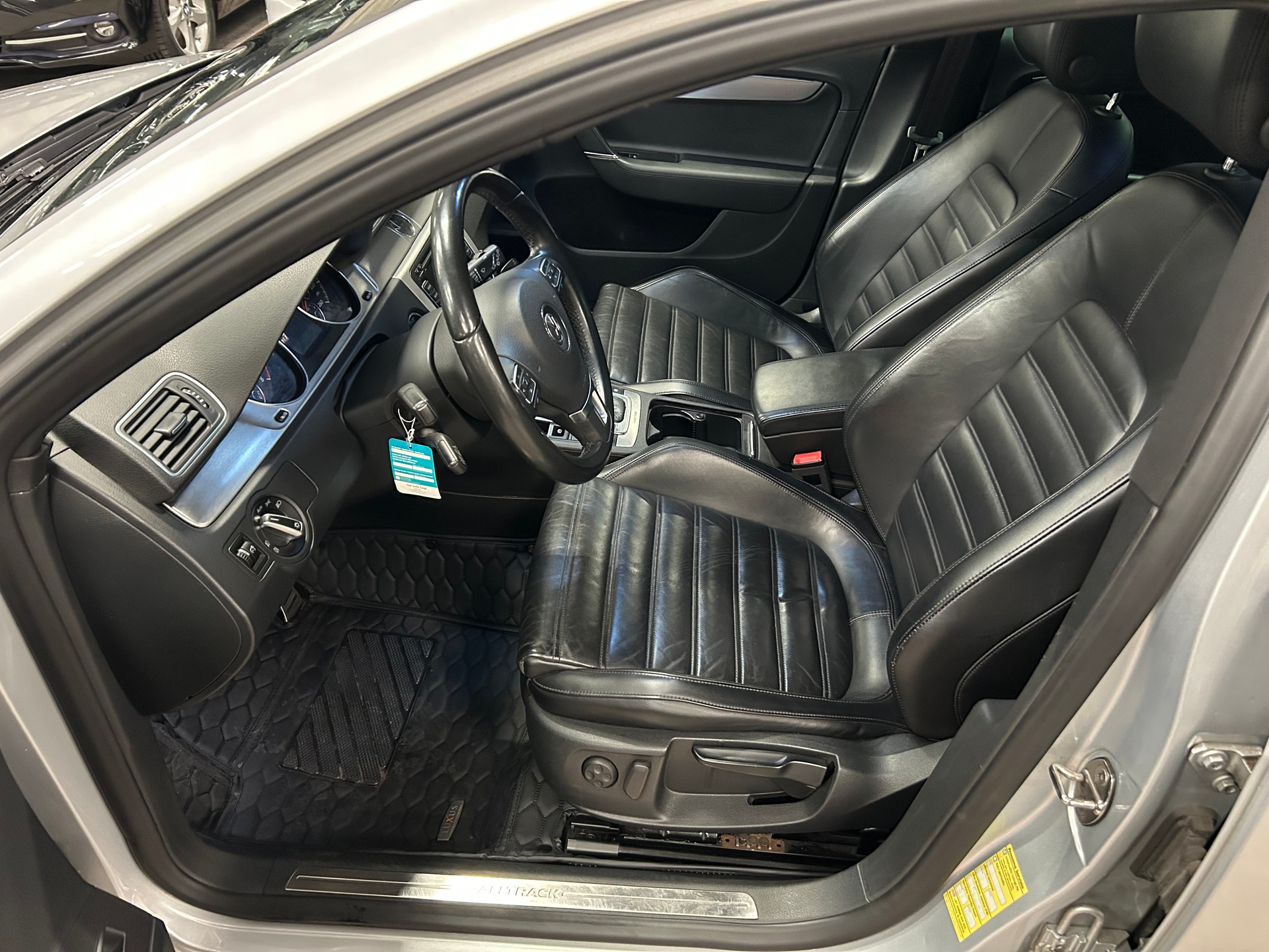 VW Passat Alltrack 2.0 TSI 4Motion DSG-image-9