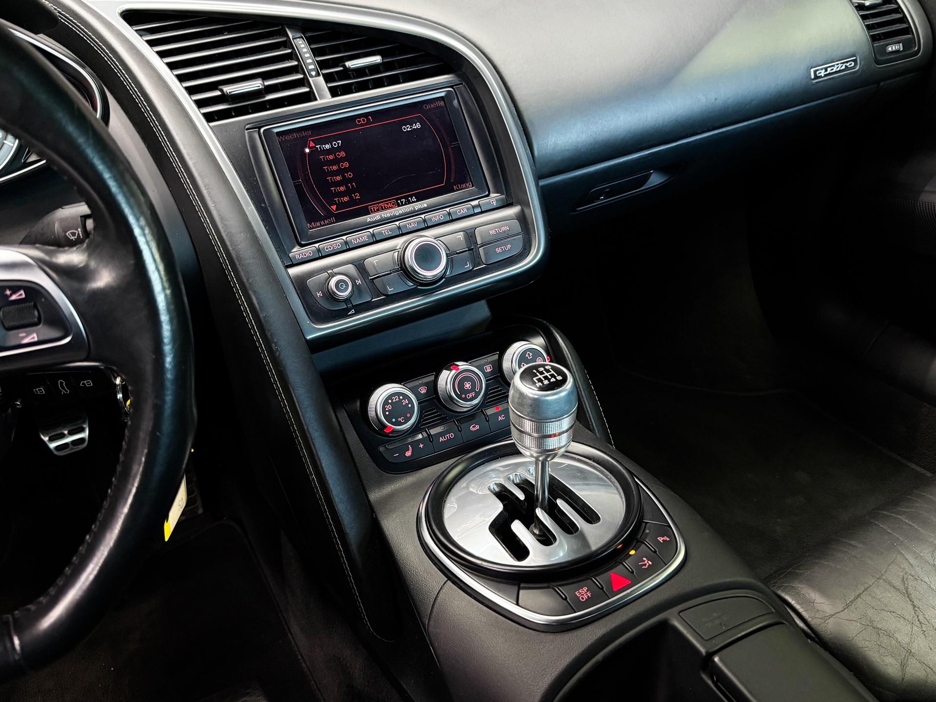 AUDI R8 Coupé 4.2-image-12
