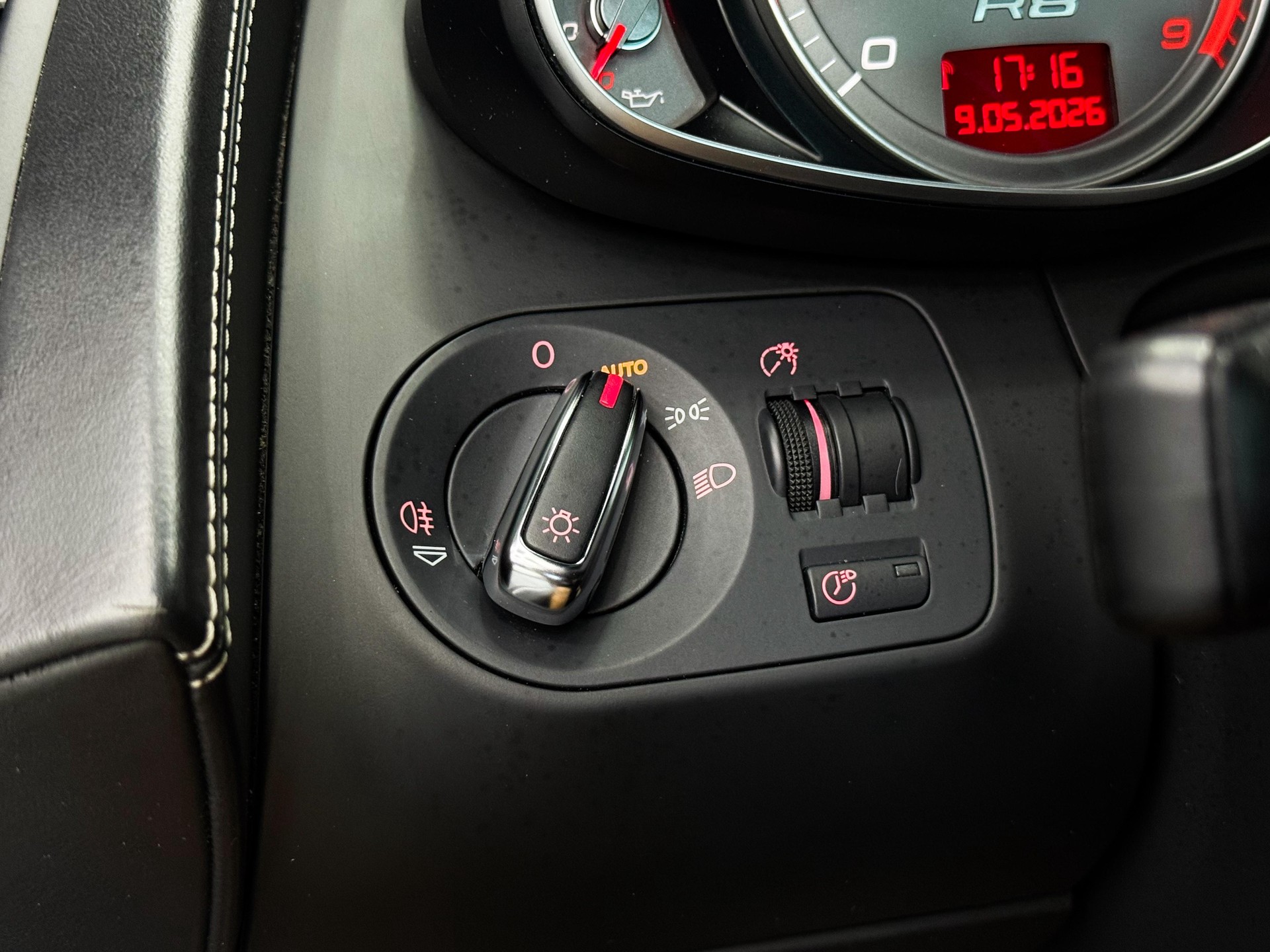 AUDI R8 Coupé 4.2-image-15