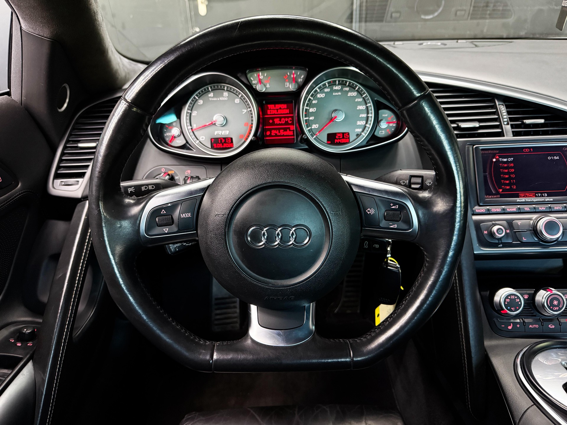 AUDI R8 Coupé 4.2-image-9