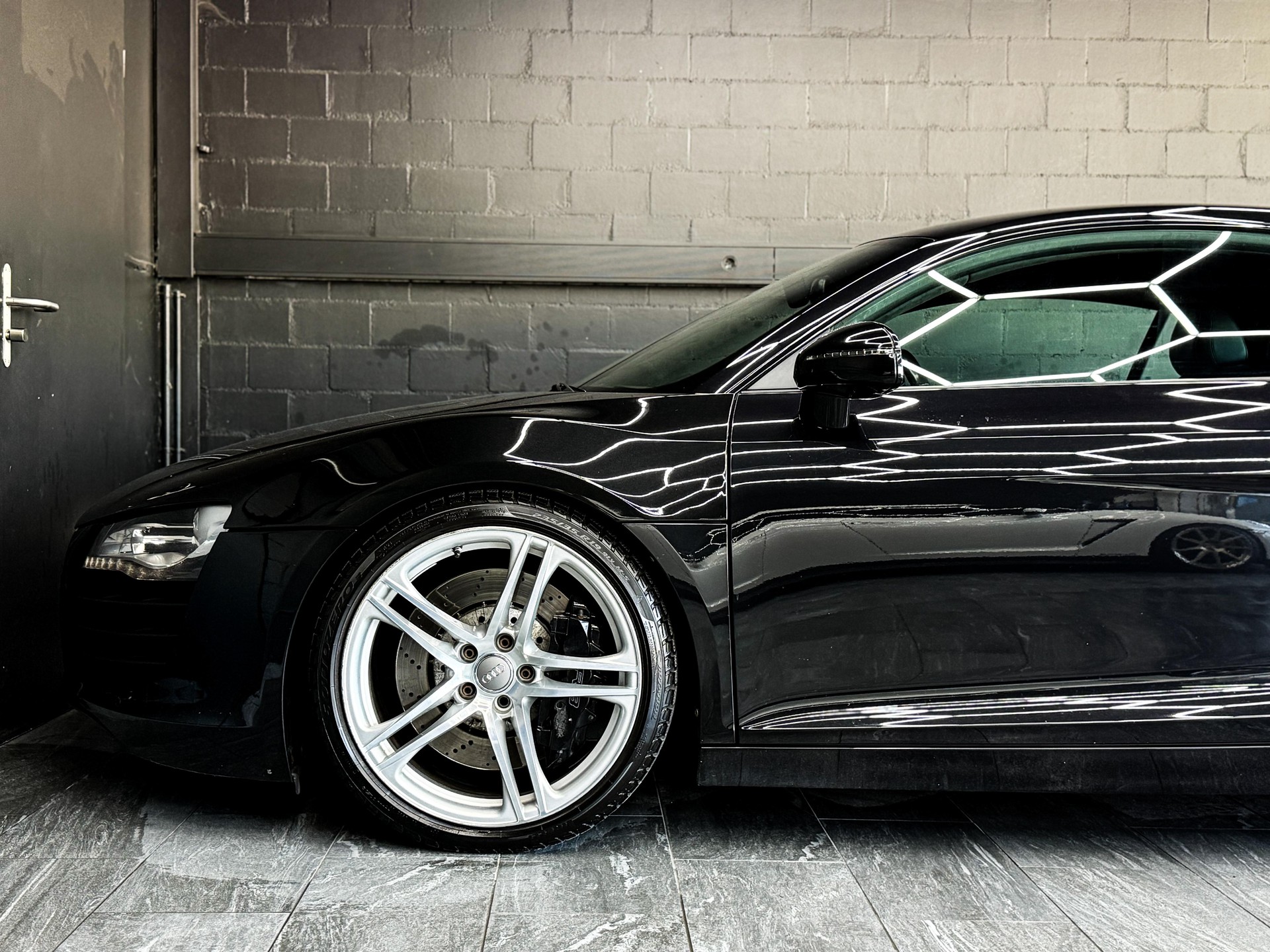 AUDI R8 Coupé 4.2-image-4