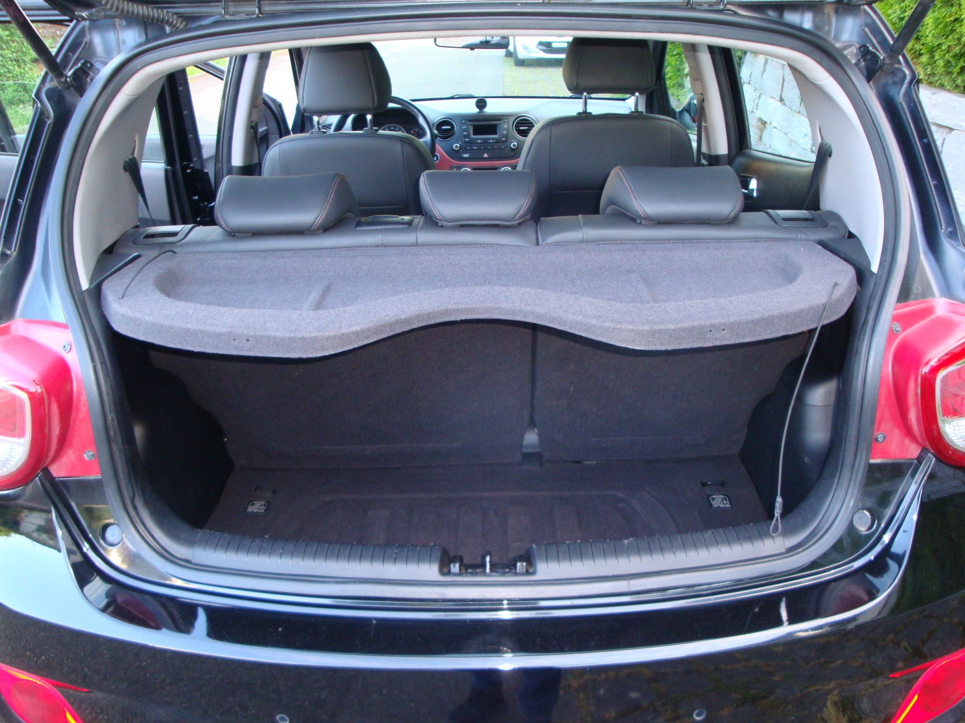 HYUNDAI i10 1.2 Premium Automatic-image-11
