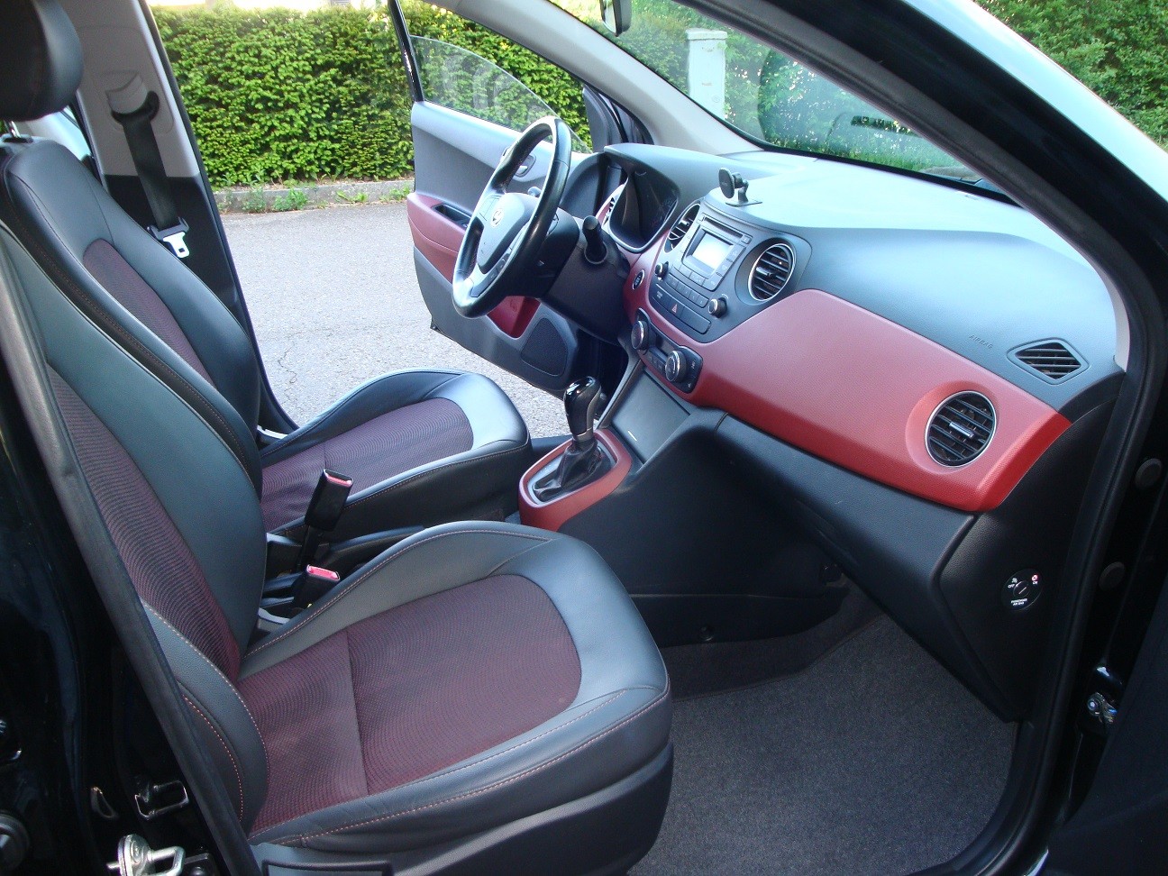 HYUNDAI i10 1.2 Premium Automatic-image-8