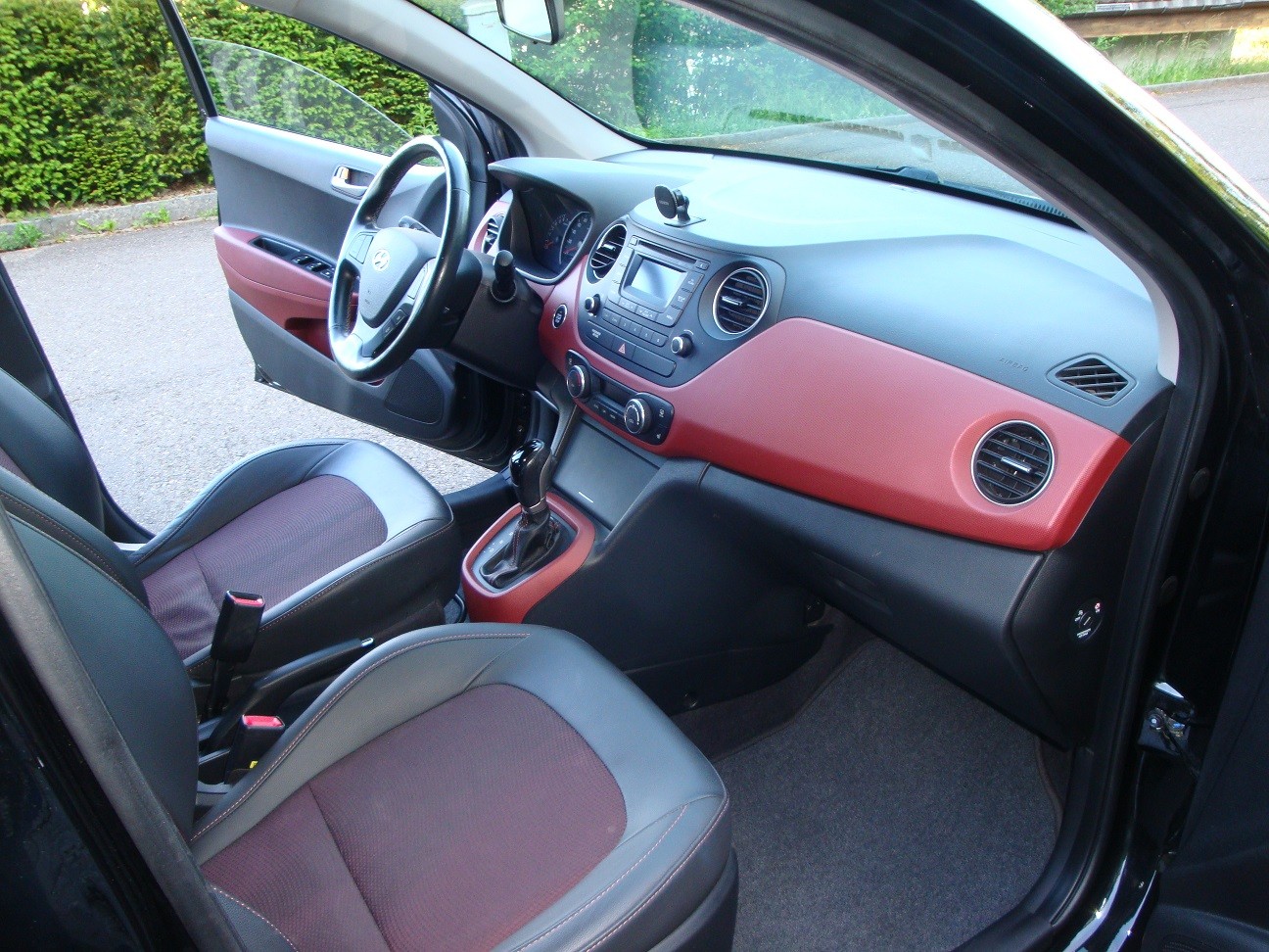 HYUNDAI i10 1.2 Premium Automatic-image-7