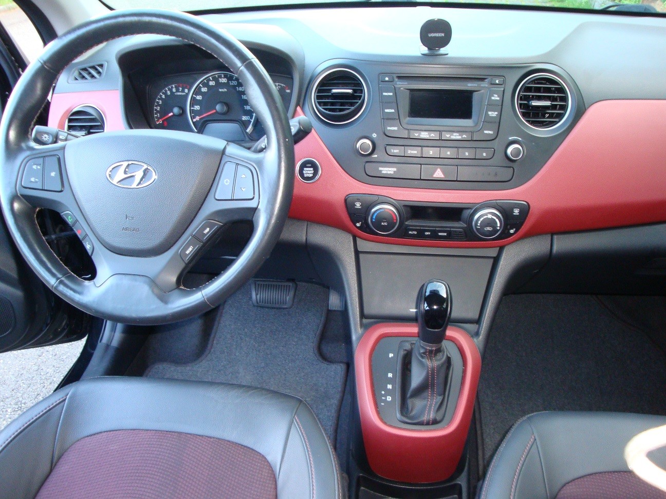 HYUNDAI i10 1.2 Premium Automatic-image-4