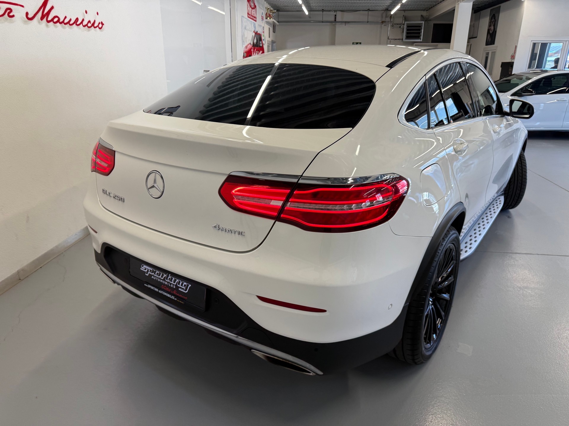 MERCEDES-BENZ GLC Coupé 250 AMG Line 4Matic 9G-Tronic-image-8