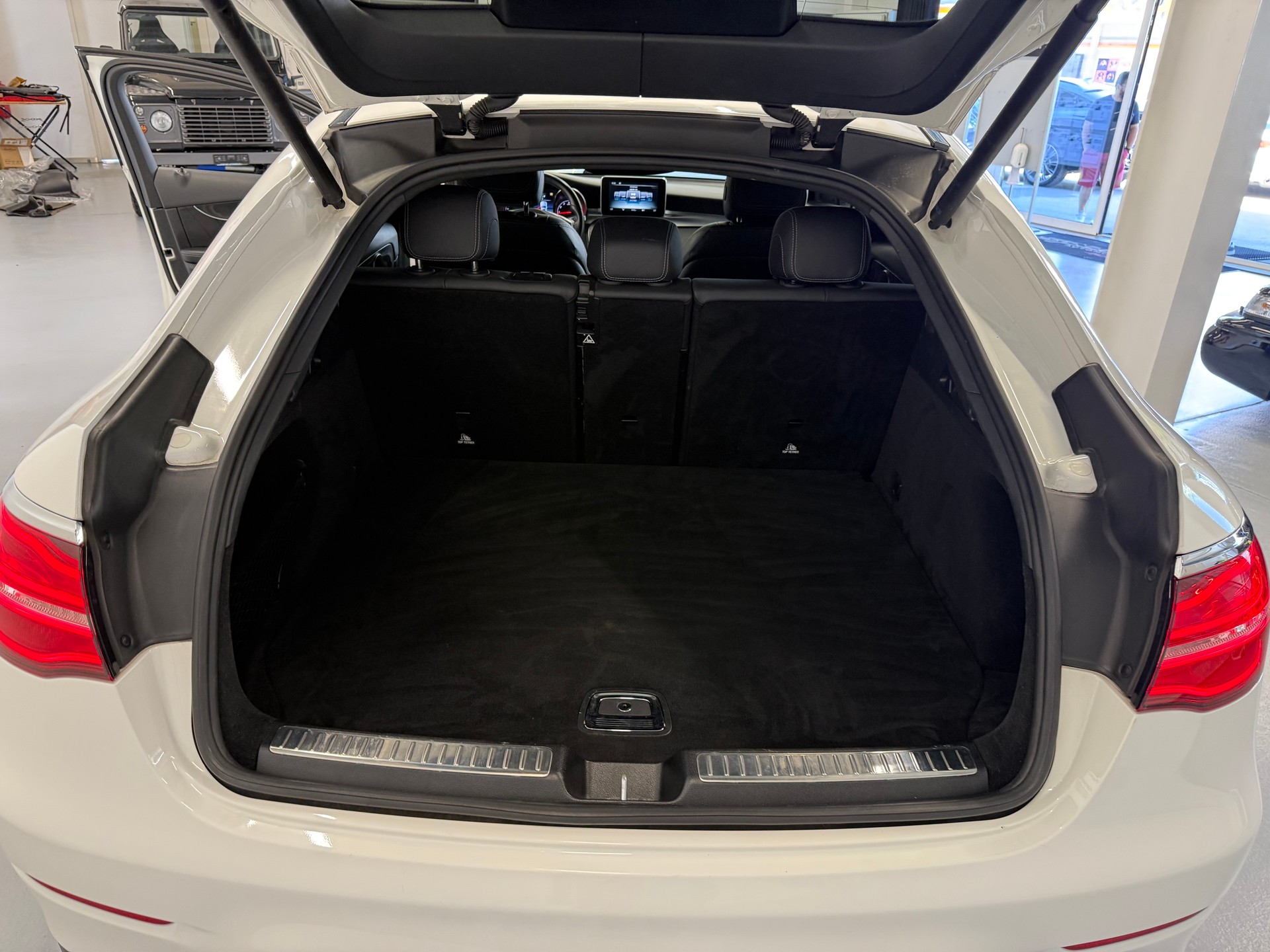 MERCEDES-BENZ GLC Coupé 250 AMG Line 4Matic 9G-Tronic-image-16