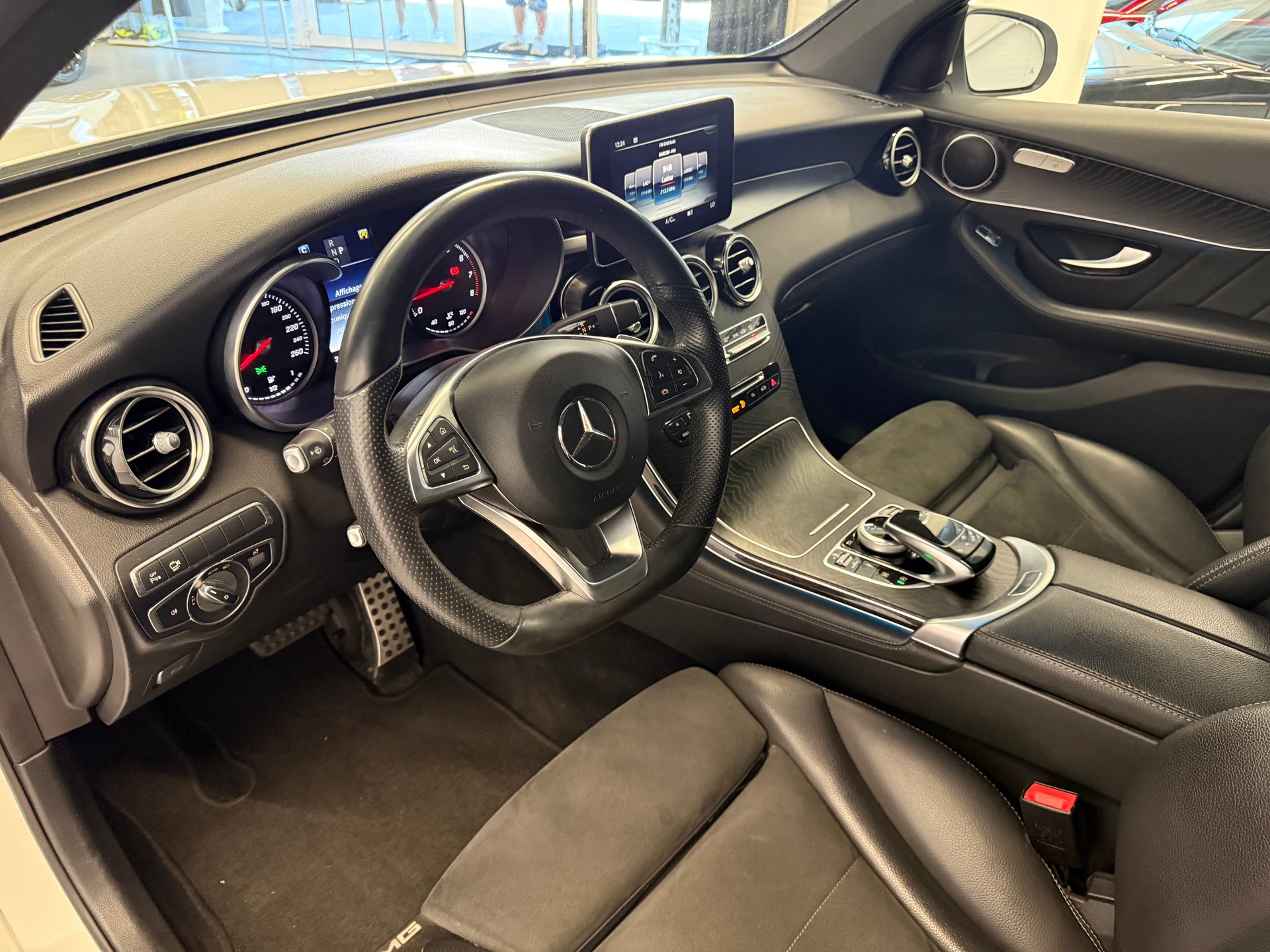 MERCEDES-BENZ GLC Coupé 250 AMG Line 4Matic 9G-Tronic-image-9