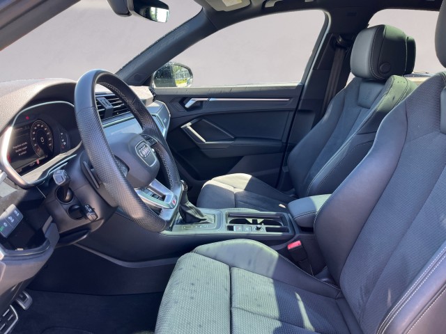 AUDI Q3 40 TFSI S line quattro S-tronic-image-9