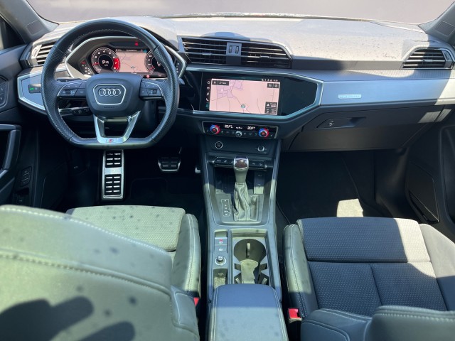 AUDI Q3 40 TFSI S line quattro S-tronic-image-11