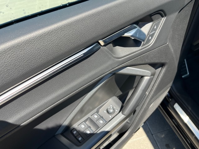 AUDI Q3 40 TFSI S line quattro S-tronic-image-10