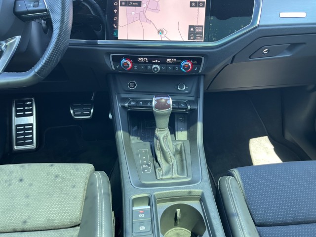 AUDI Q3 40 TFSI S line quattro S-tronic-image-14