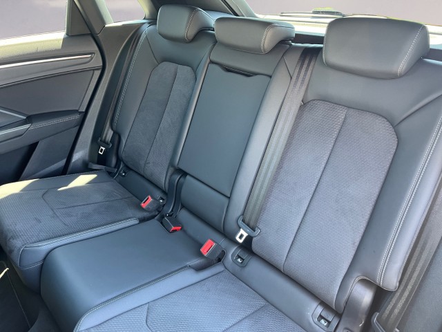 AUDI Q3 40 TFSI S line quattro S-tronic-image-15