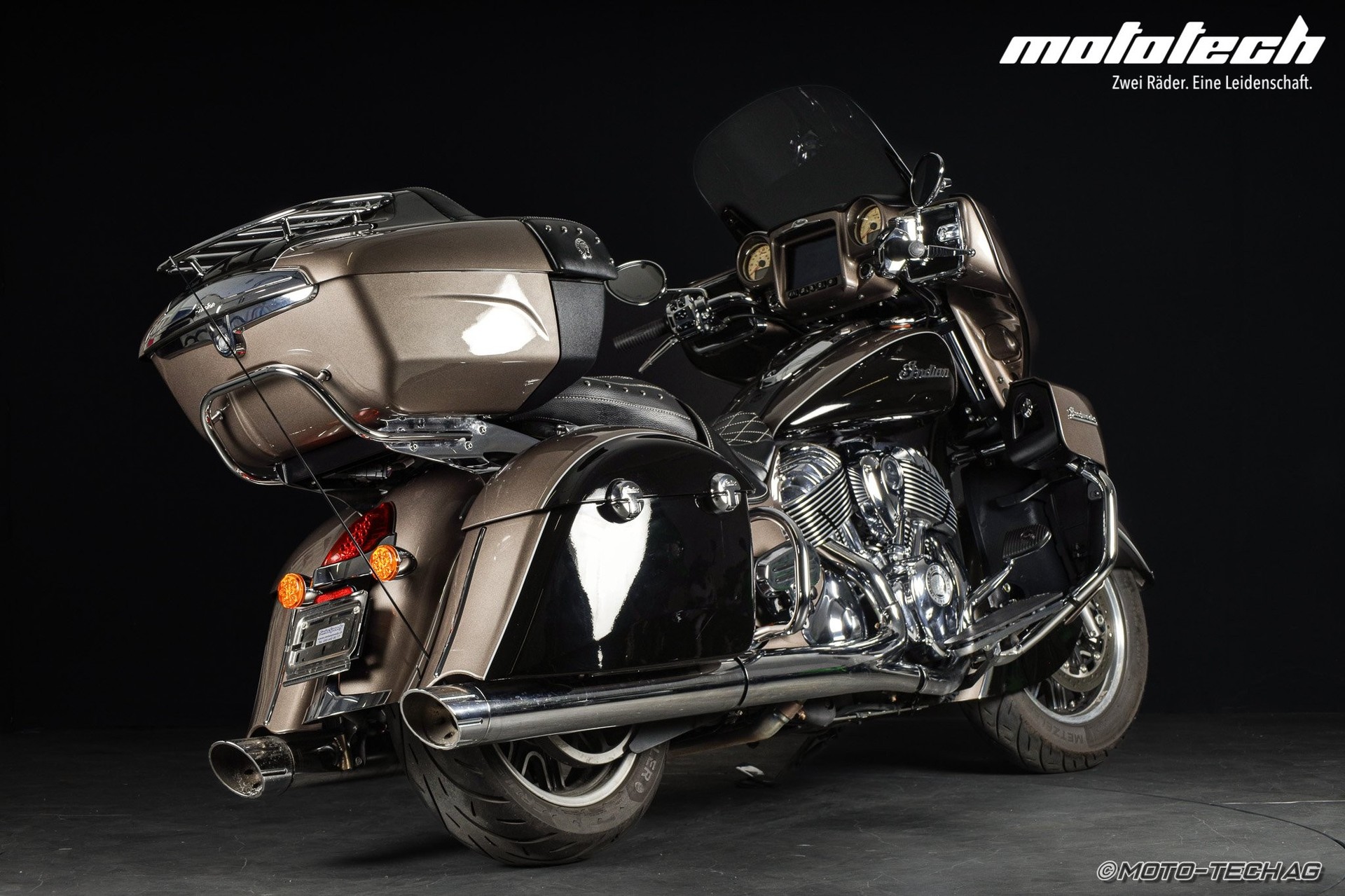 INDIAN Roadmaster-showroom-element-2