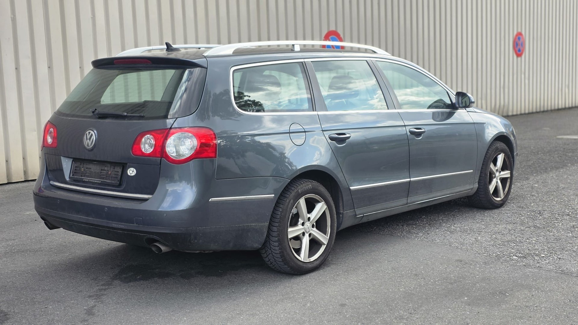 VW Passat Variant 2.0 TDI Highline 4Motion DSG-image-5