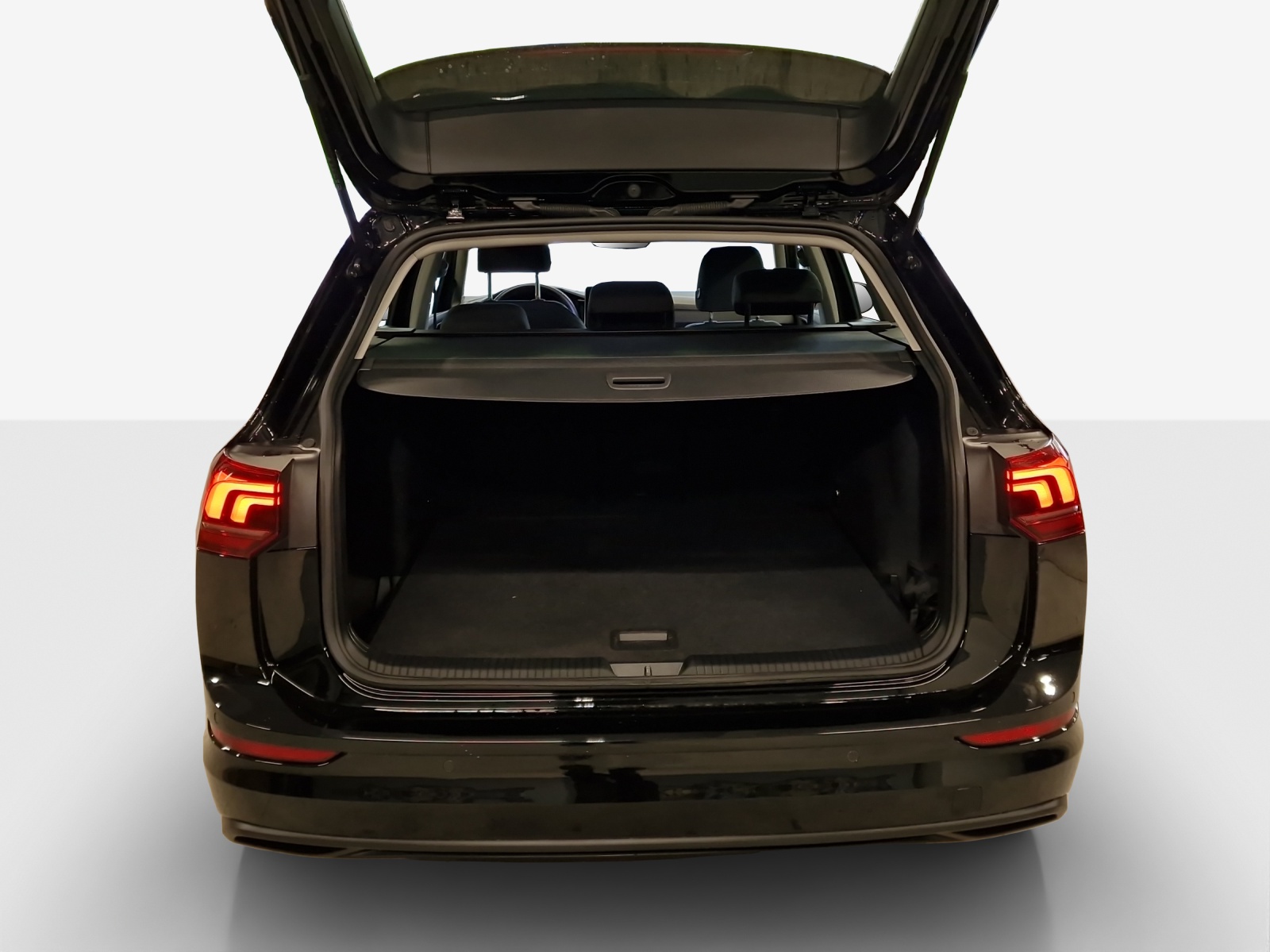 VW Golf Variant 1.5 eTSI mHEV Life-image-12