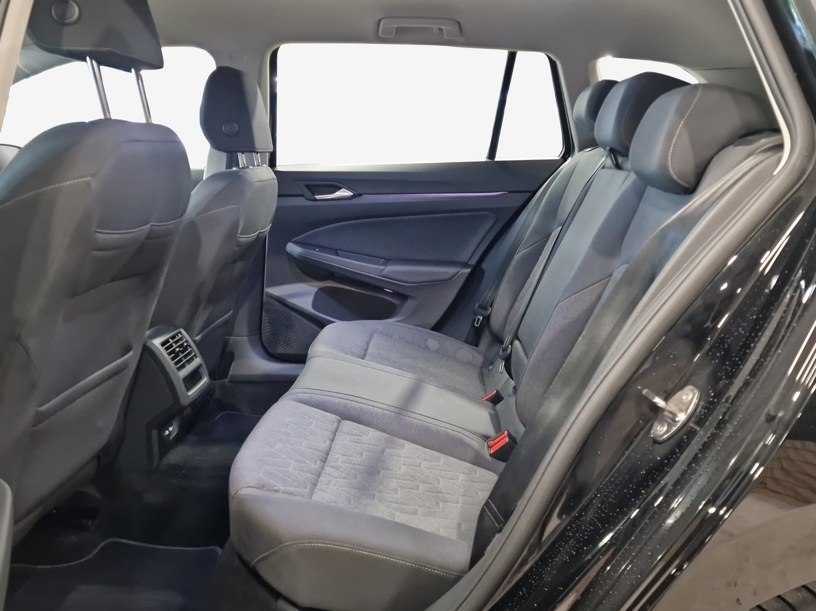 VW Golf Variant 1.5 eTSI mHEV Life-image-11