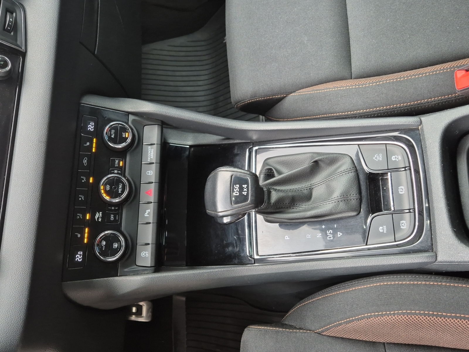 SKODA Karoq 2.0 TDI SCOUT 4x4 DSG-image-15