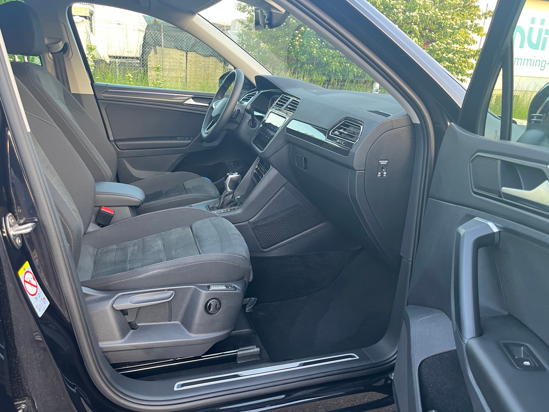 VW 1.4 TSI PHEV Elegance DSG 2WD-image-5