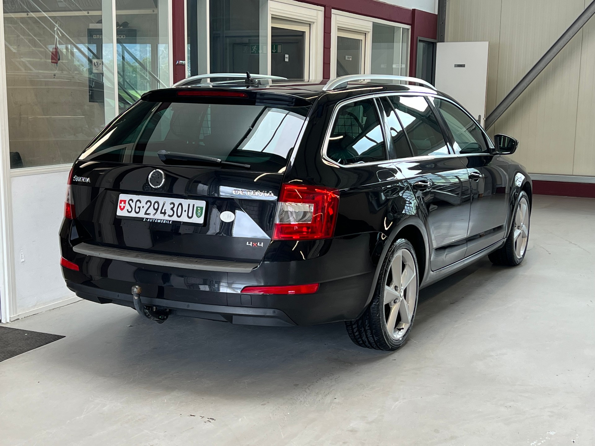 SKODA Octavia Combi 1.6 TDI Ambition 4x4-image-7