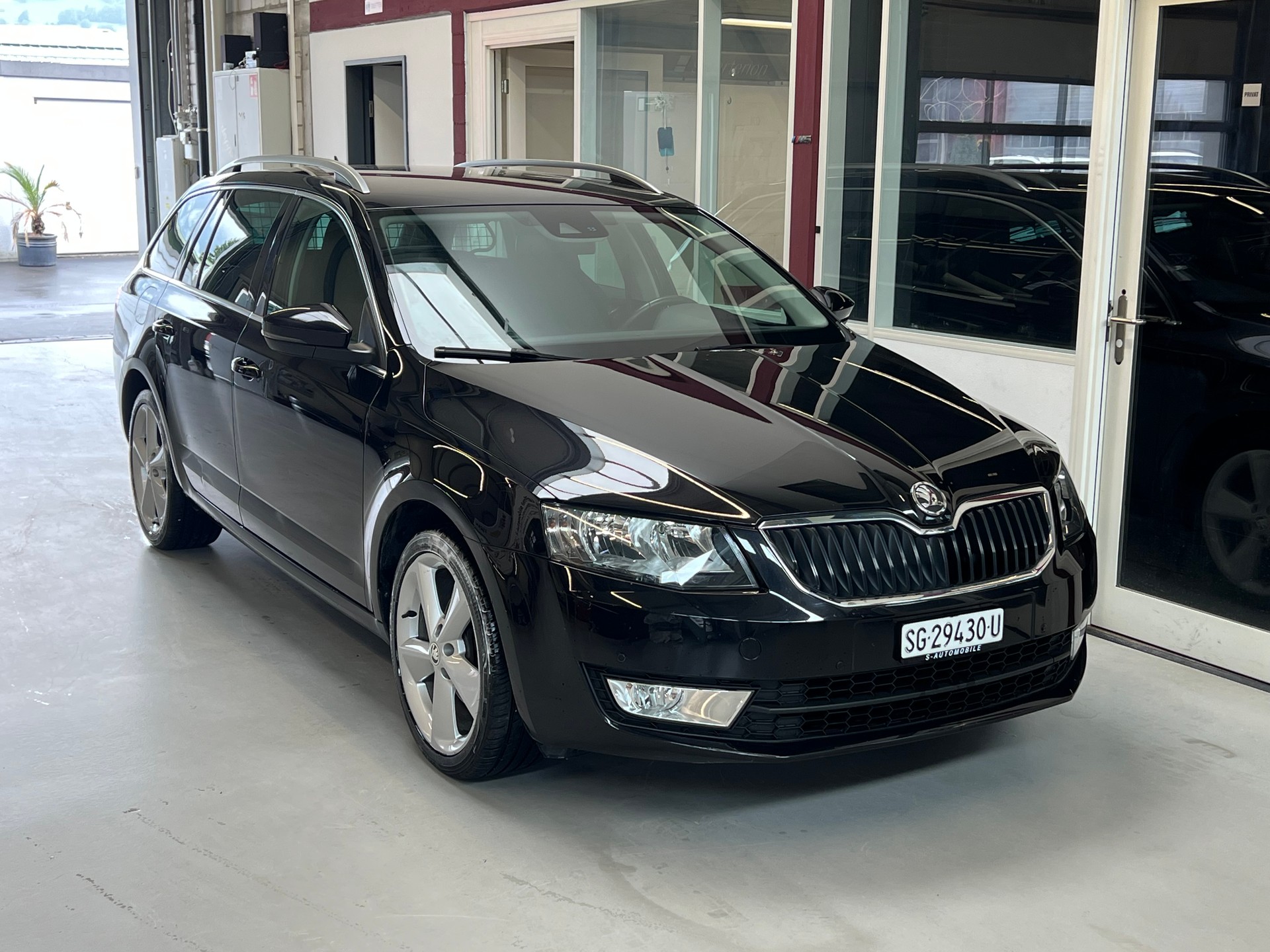 SKODA Octavia Combi 1.6 TDI Ambition 4x4-image-9