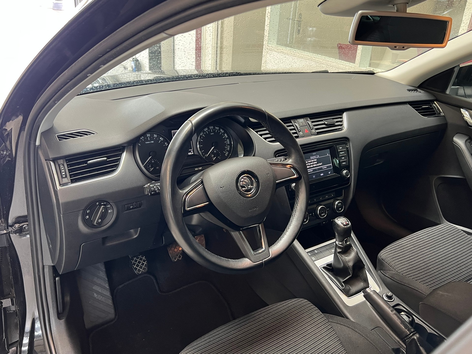 SKODA Octavia Combi 1.6 TDI Ambition 4x4-image-10