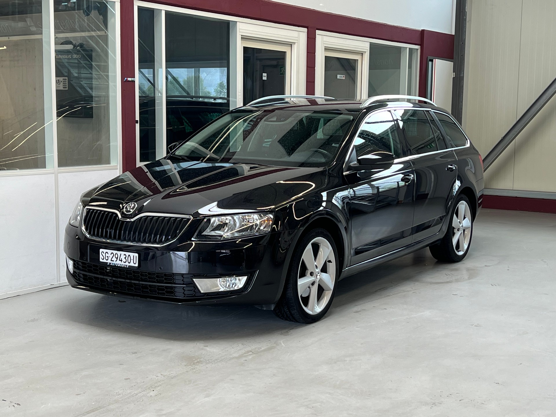 SKODA Octavia Combi 1.6 TDI Ambition 4x4-image-2