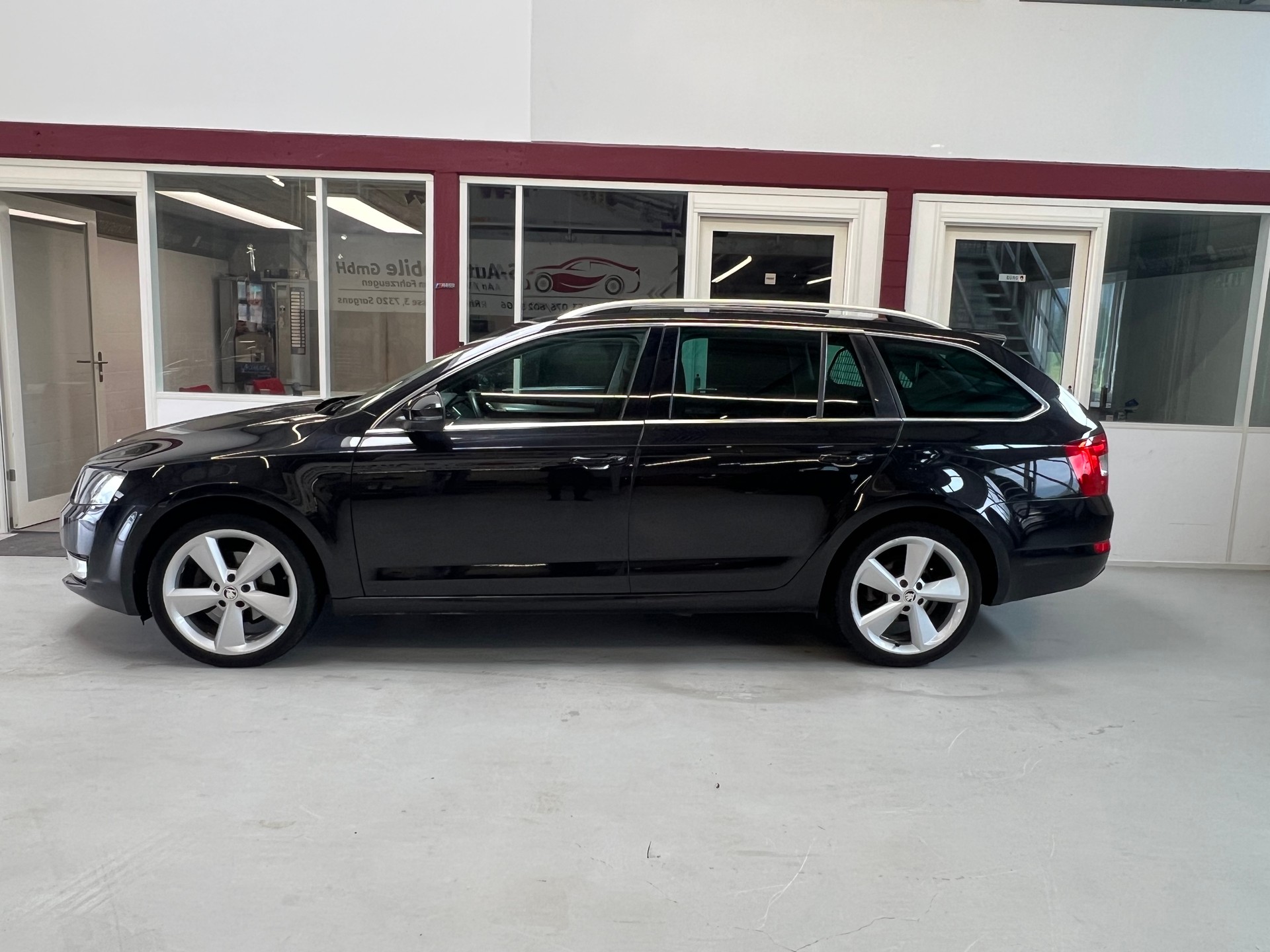 SKODA Octavia Combi 1.6 TDI Ambition 4x4-image-3