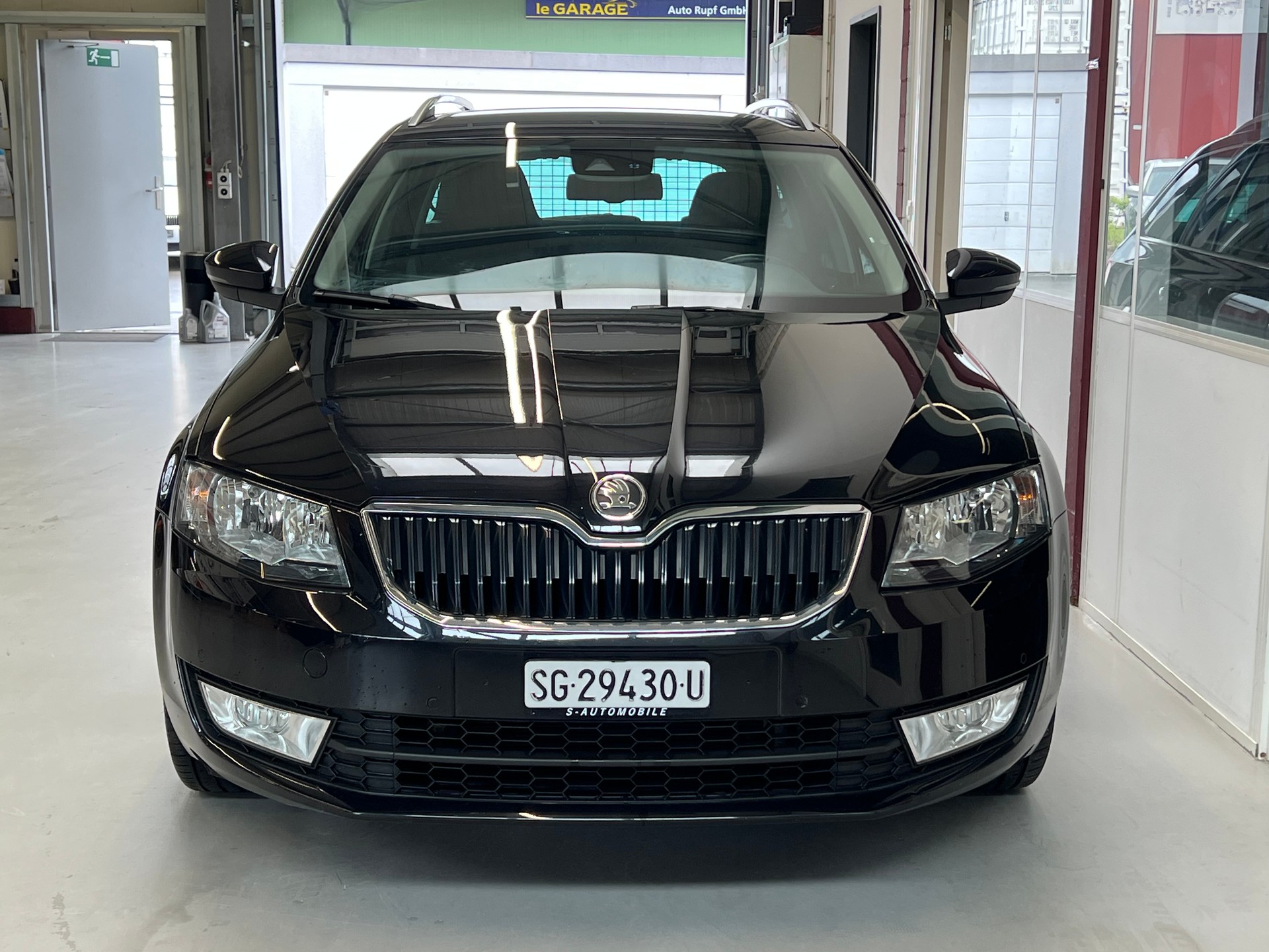 SKODA Octavia Combi 1.6 TDI Ambition 4x4-image-1