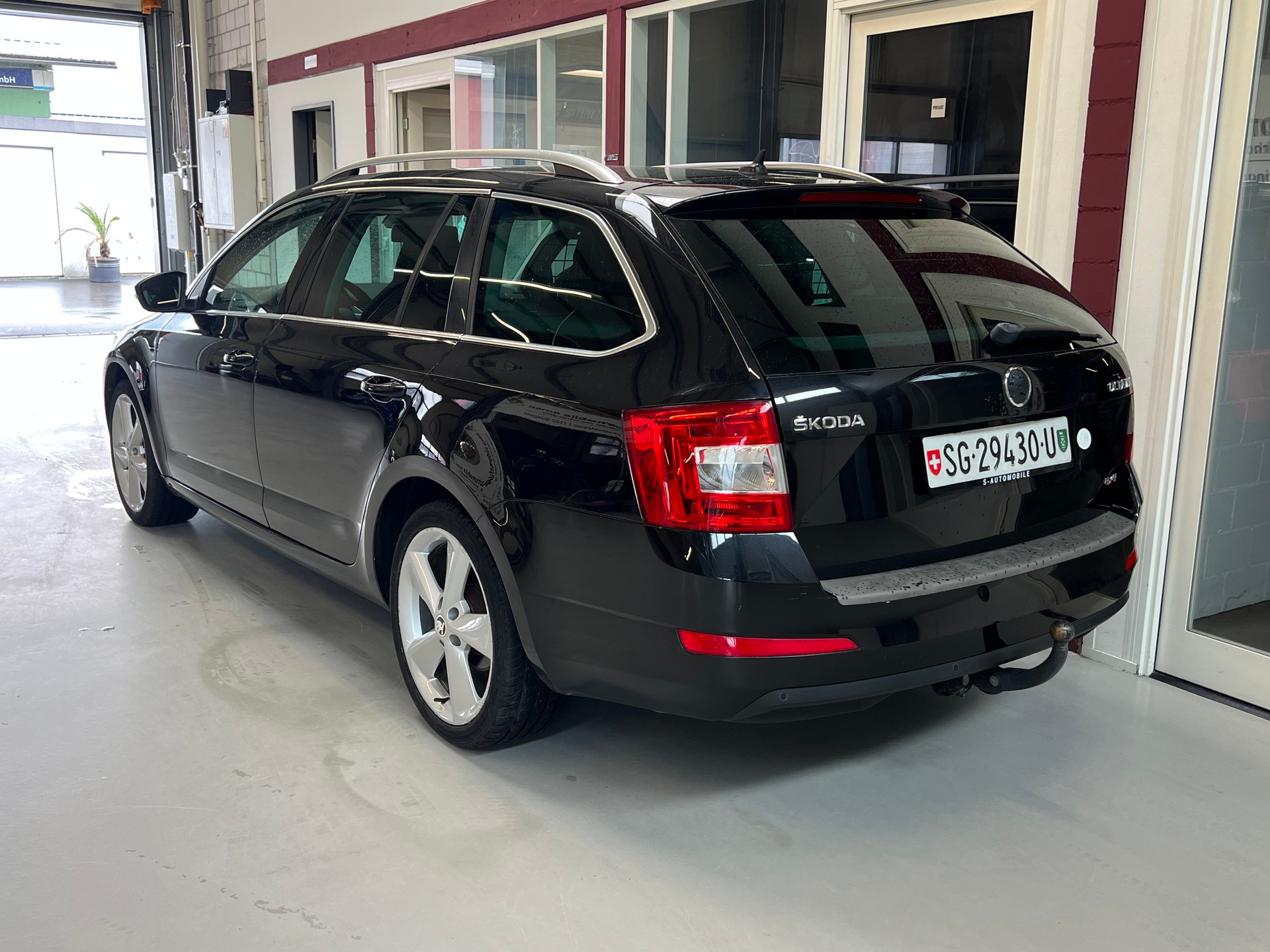 SKODA Octavia Combi 1.6 TDI Ambition 4x4-image-5