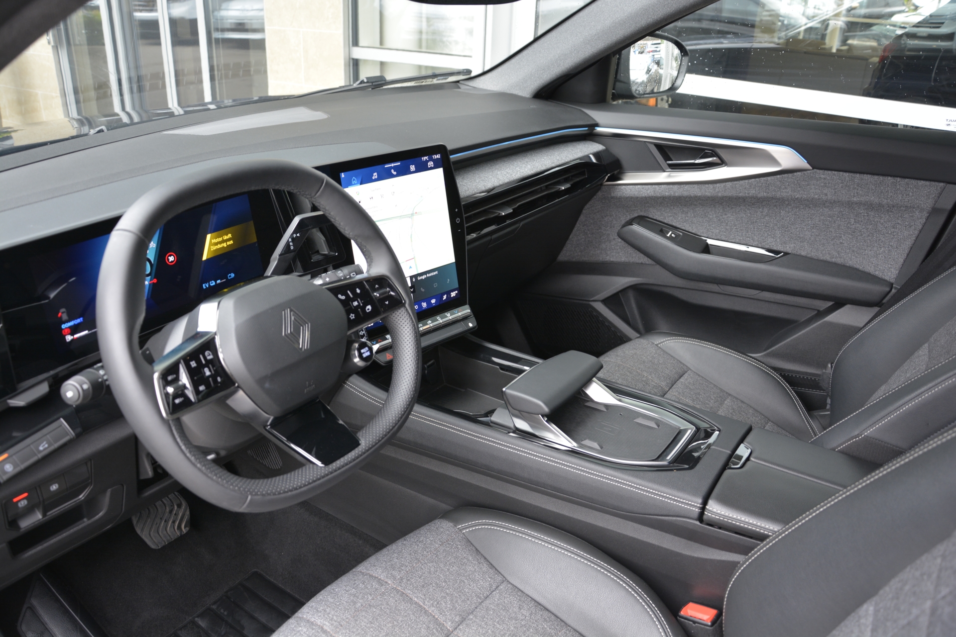 RENAULT Espace 1.2 E-Tech techno *7 Plätzer*-image-4