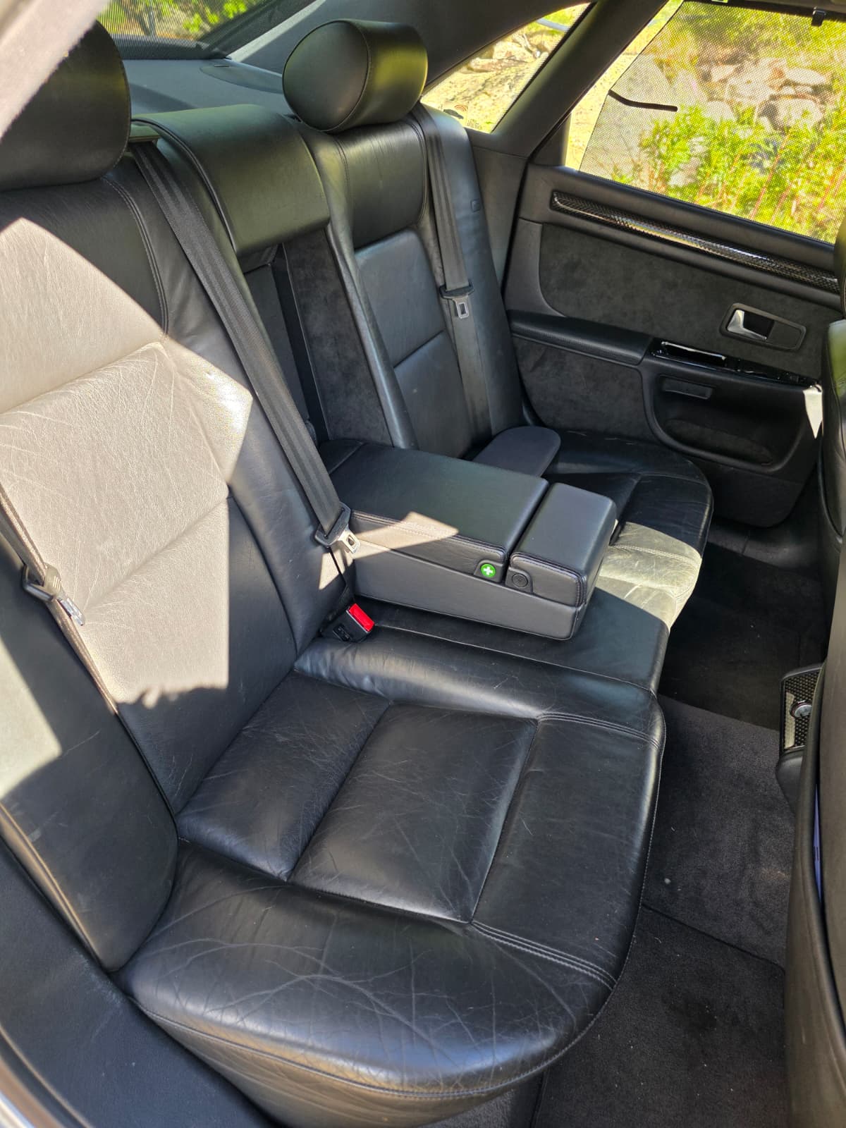 AUDI S8 4.2 quattro-image-9