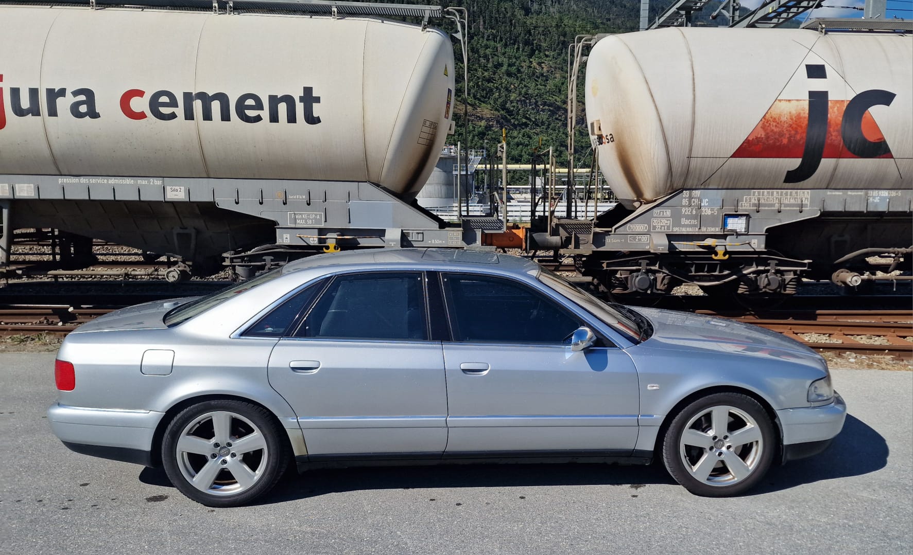 AUDI S8 4.2 quattro-image-6