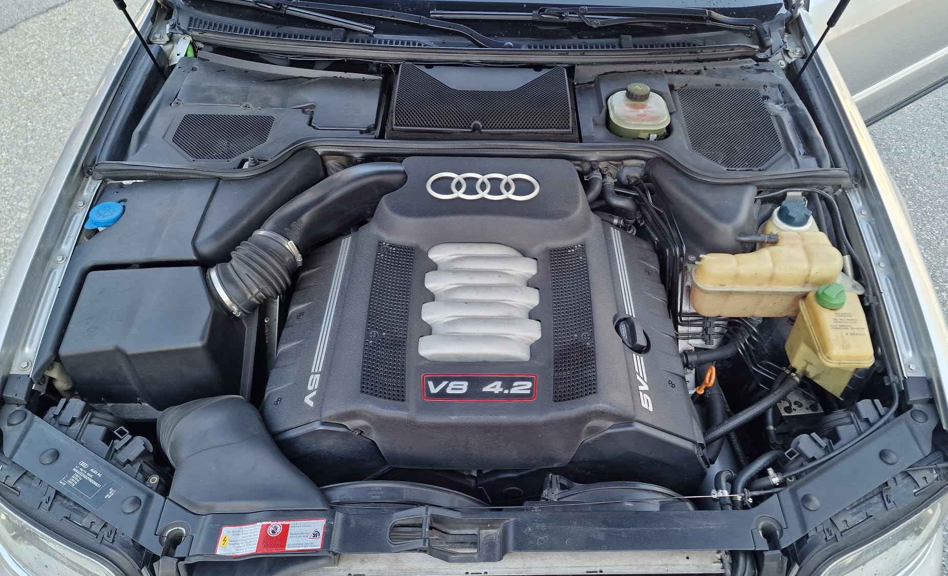 AUDI S8 4.2 quattro-image-11