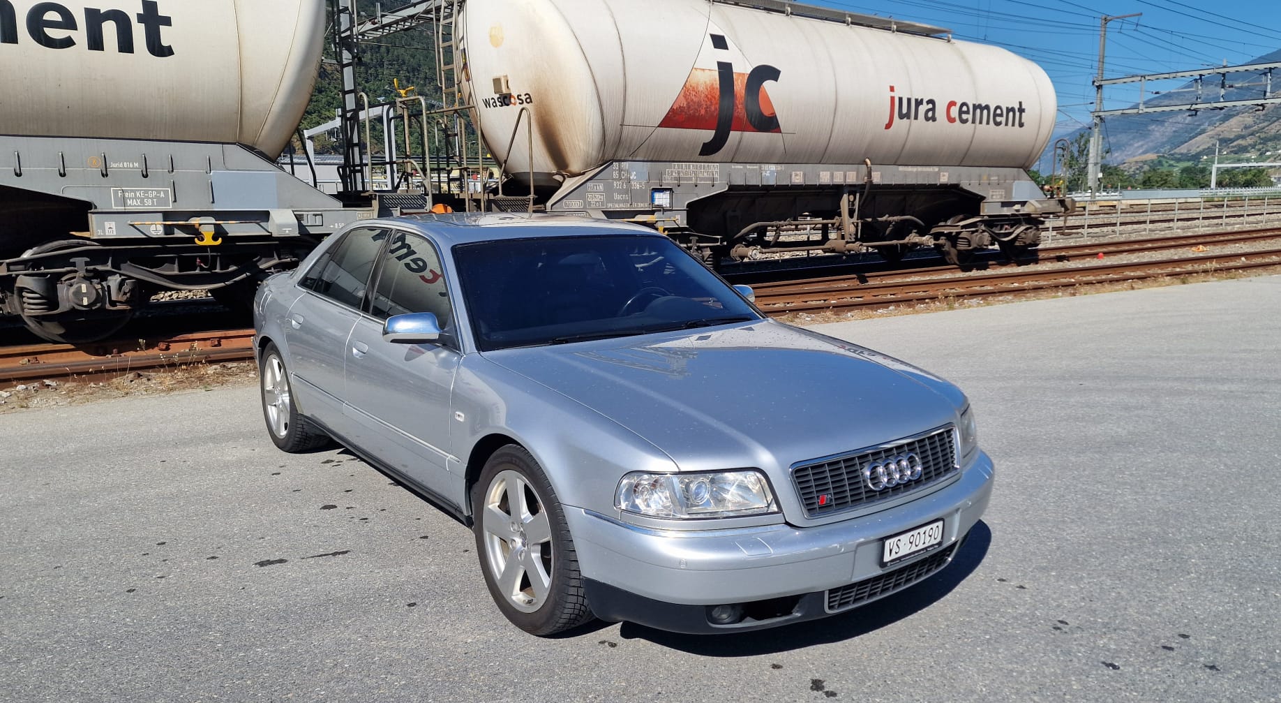 AUDI S8 4.2 quattro-image-4