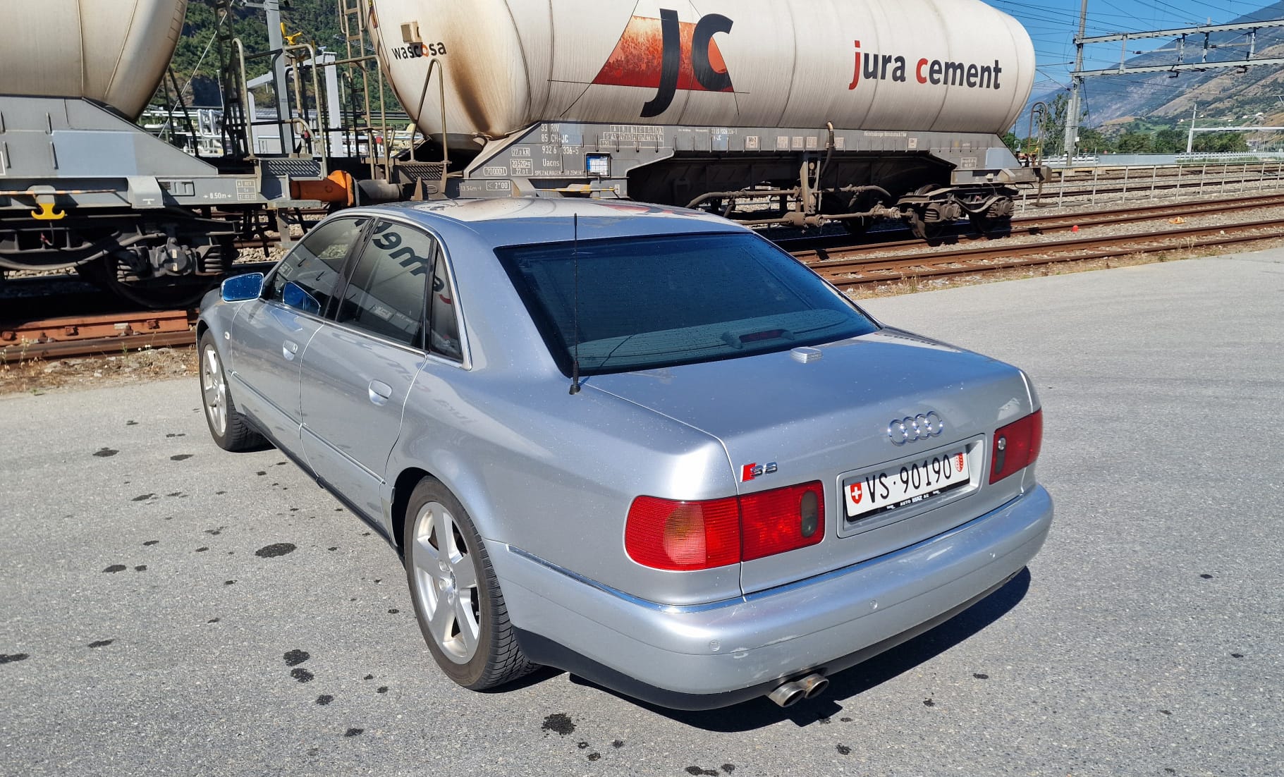 AUDI S8 4.2 quattro-image-2