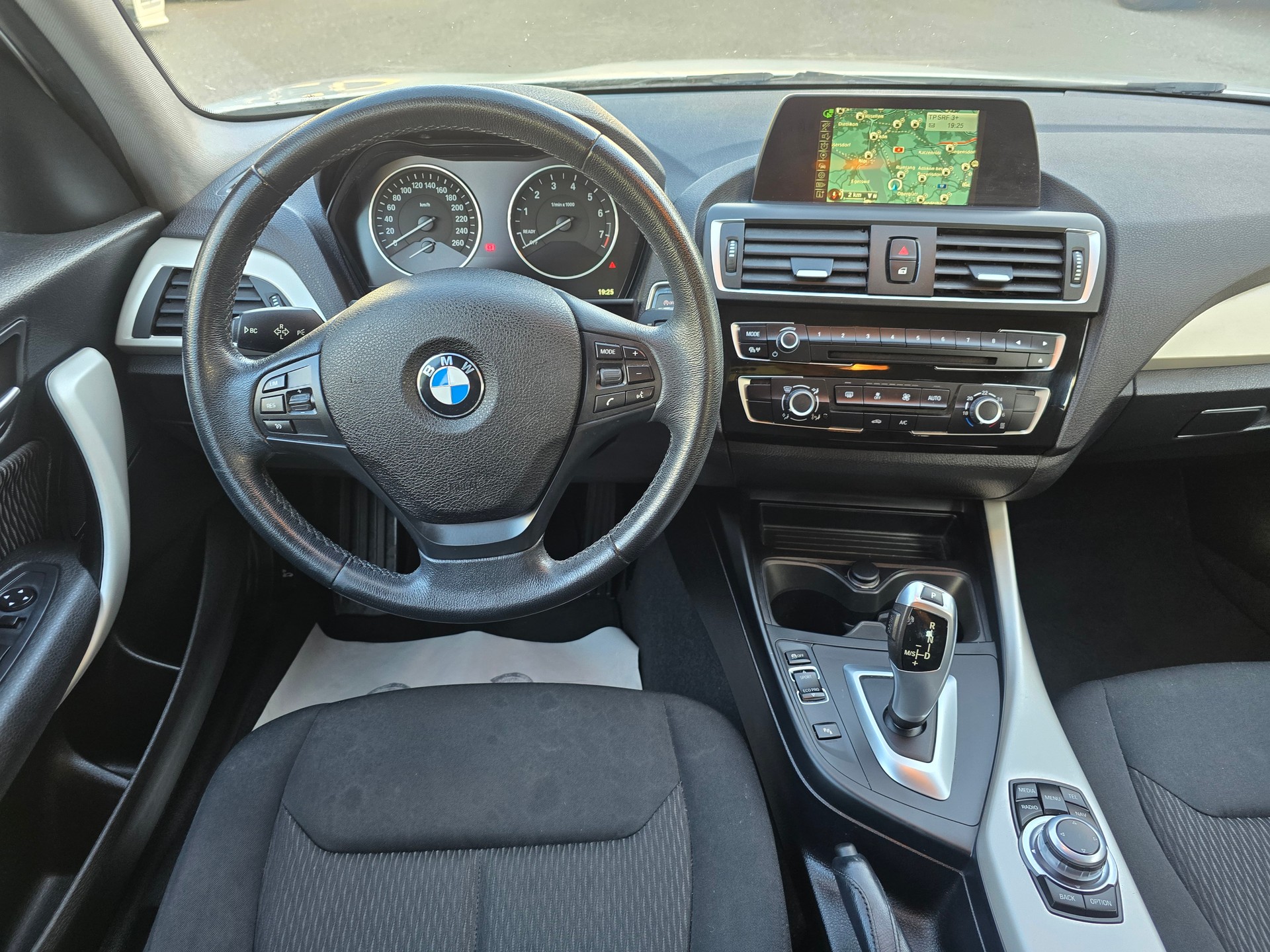 BMW 118i Urban Line Steptronic-image-15