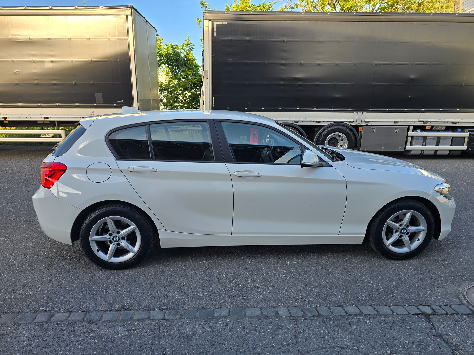 BMW 118i Urban Line Steptronic-image-8