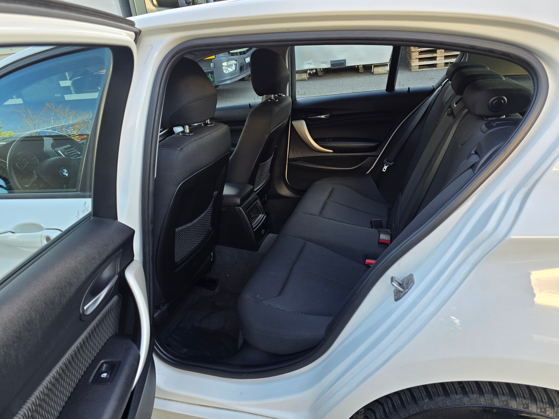 BMW 118i Urban Line Steptronic-image-14