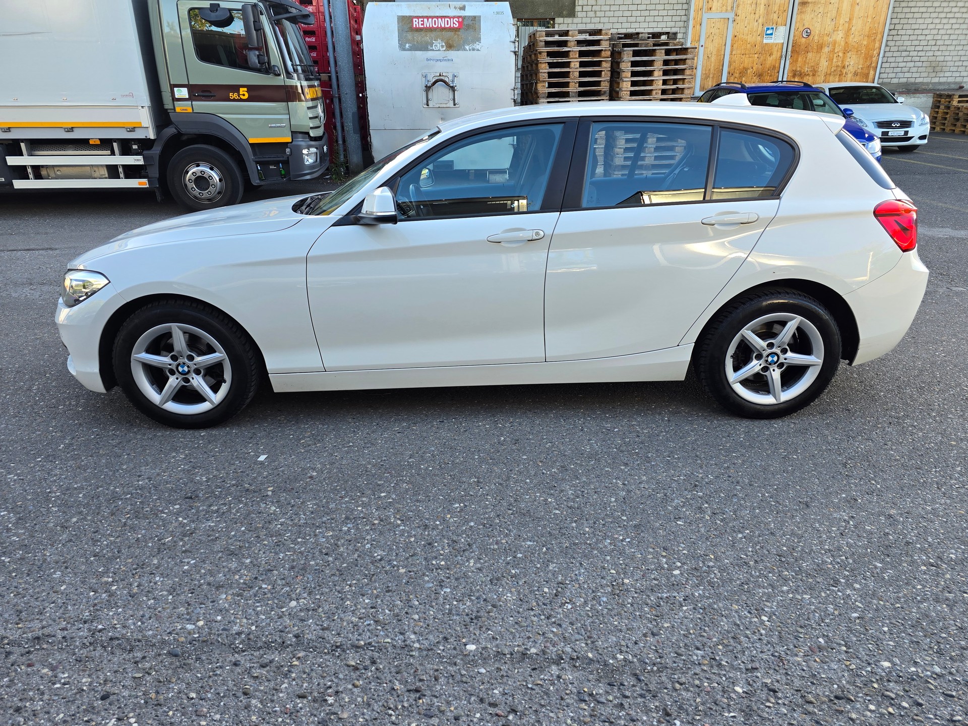 BMW 118i Urban Line Steptronic-image-7