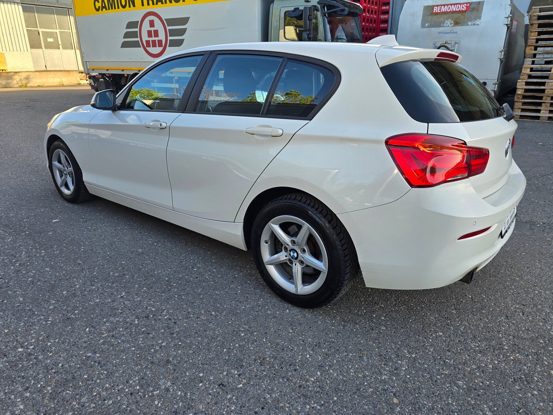 BMW 118i Urban Line Steptronic-image-4
