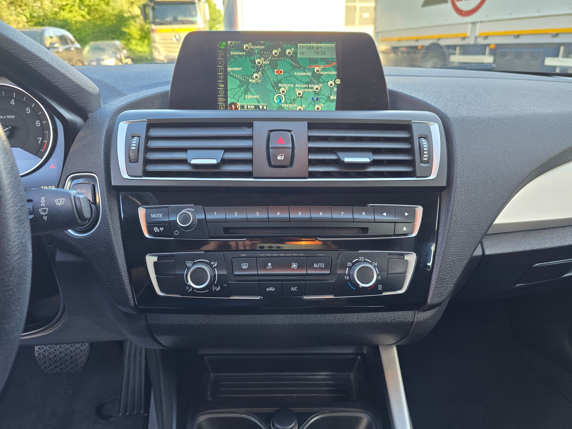 BMW 118i Urban Line Steptronic-image-21