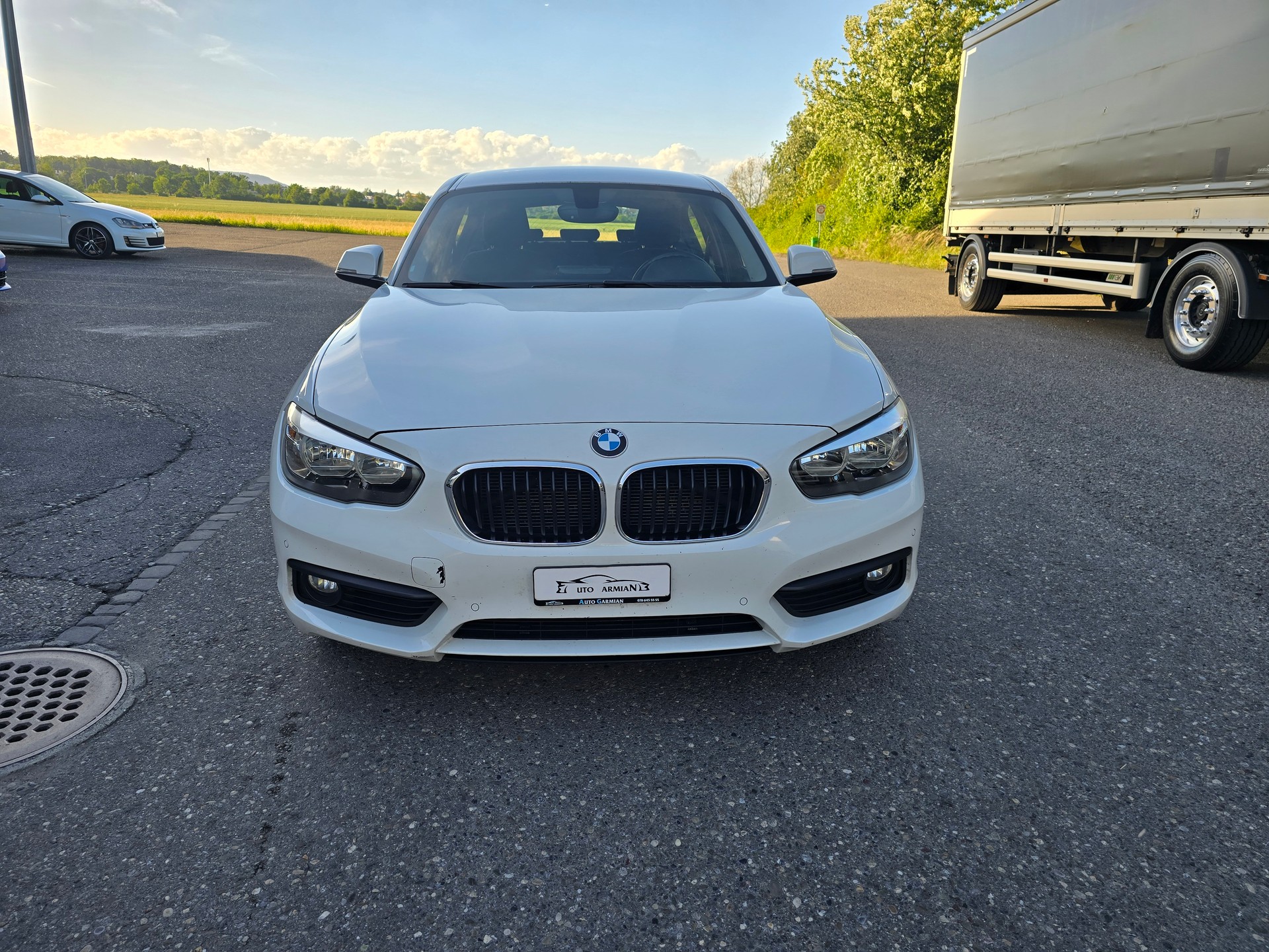 BMW 118i Urban Line Steptronic-image-0