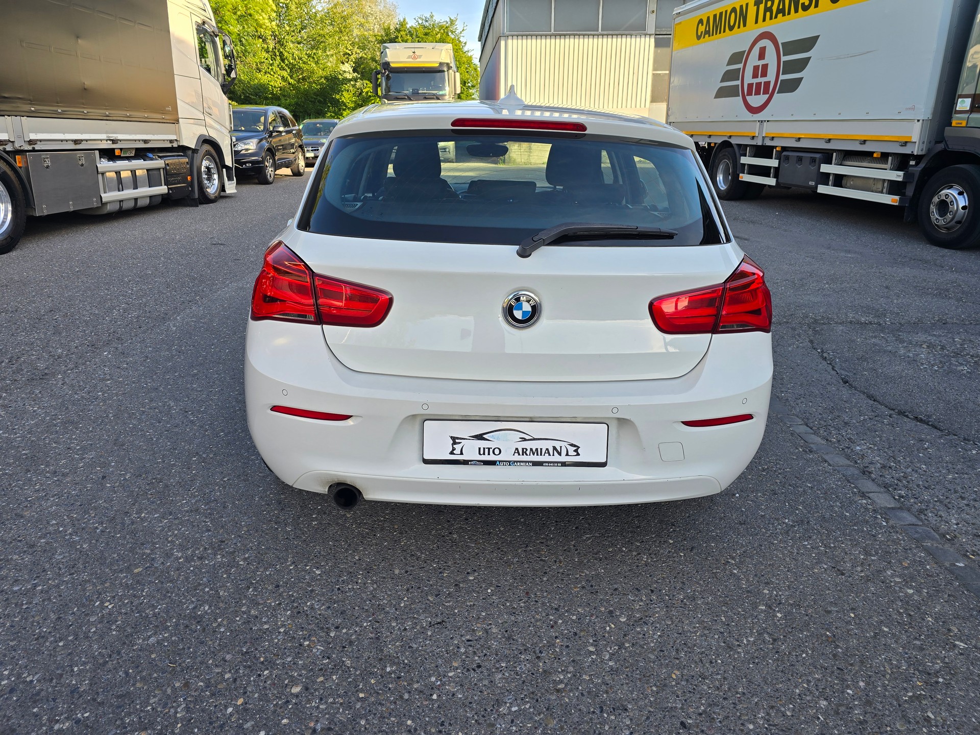 BMW 118i Urban Line Steptronic-image-3
