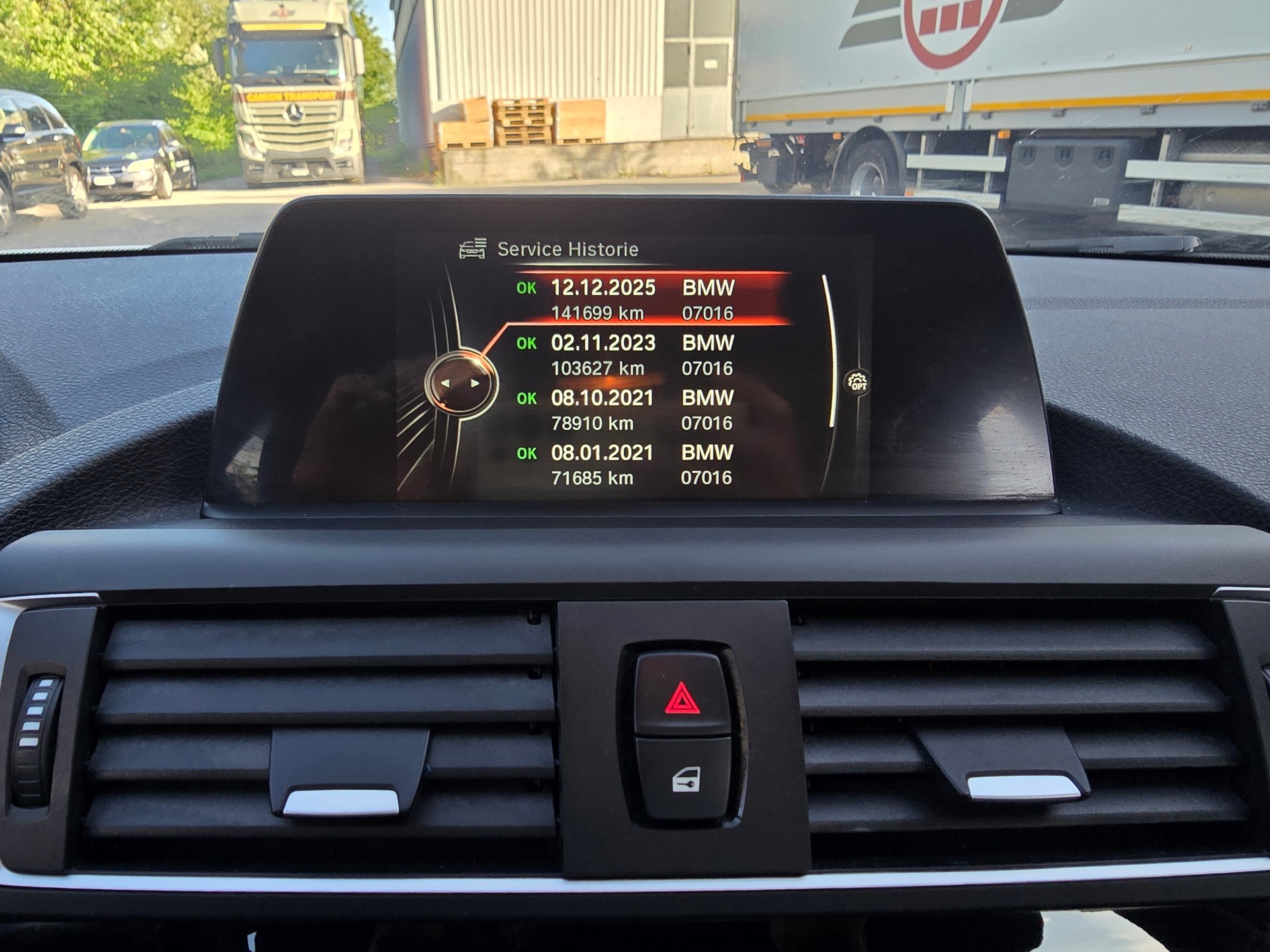 BMW 118i Urban Line Steptronic-image-23