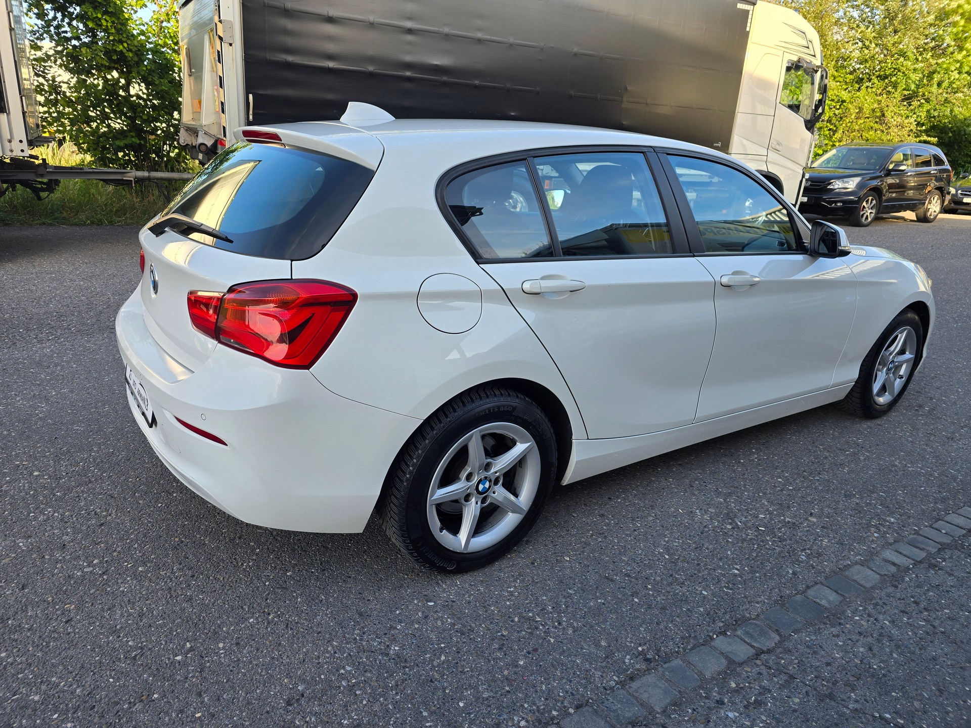 BMW 118i Urban Line Steptronic-image-5