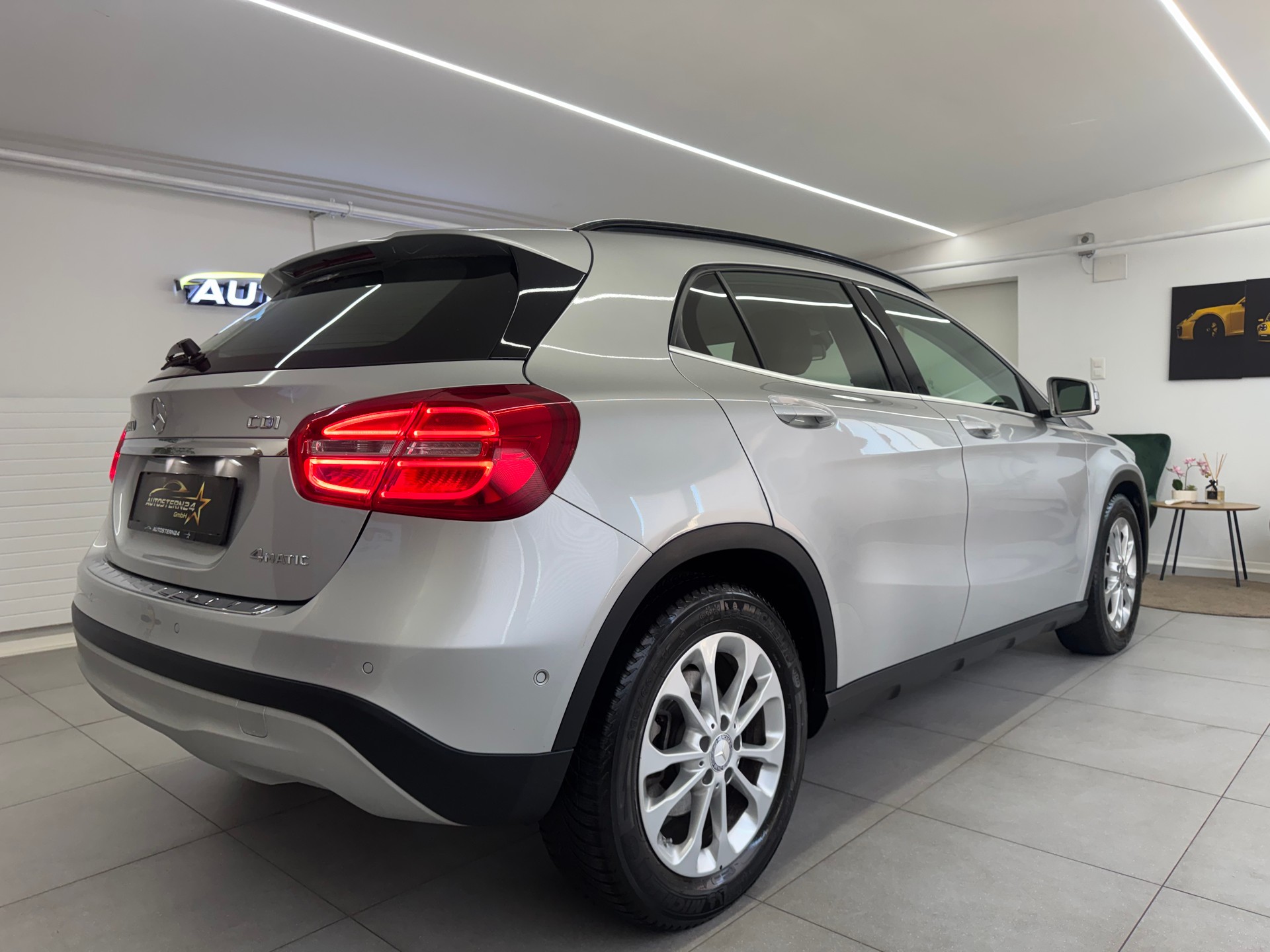 MERCEDES-BENZ GLA 200 CDI Swiss Star Edition Urban 4Matic 7G-DCT*CH-Fahrzeug*-image-4